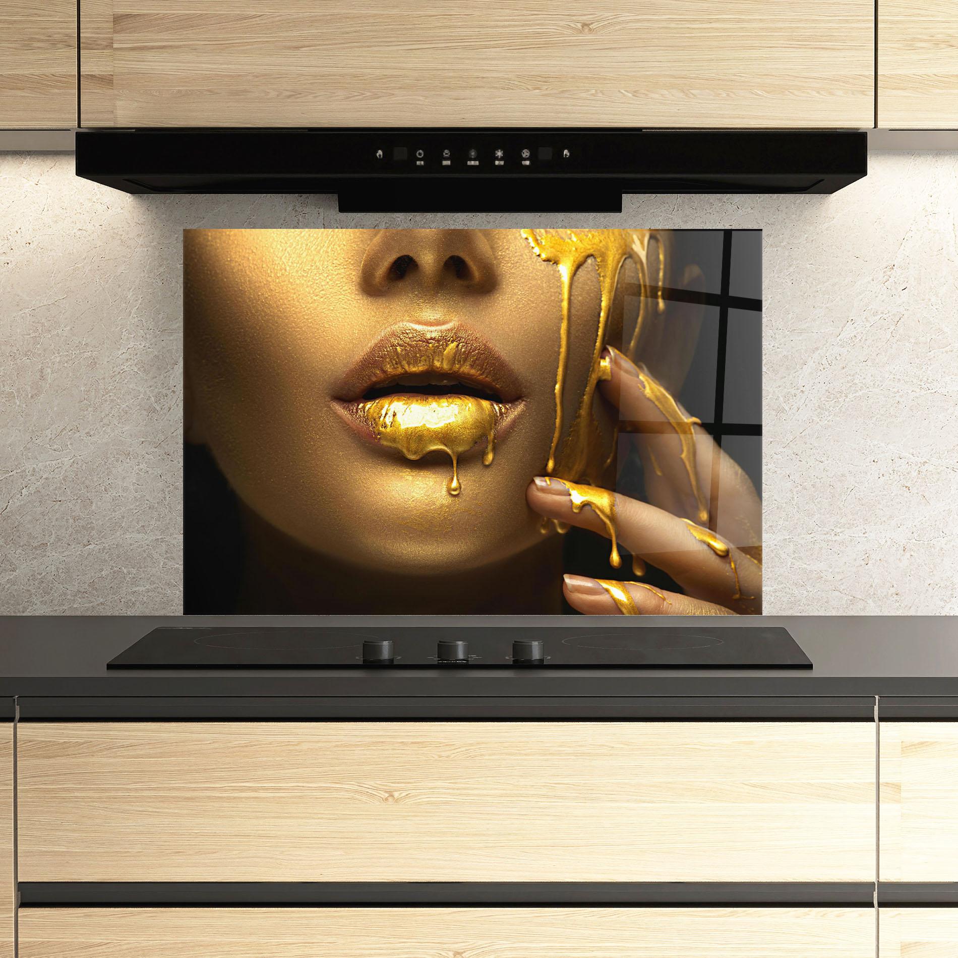 Panou Sticla Bucatarie Golden Lips mockup 3