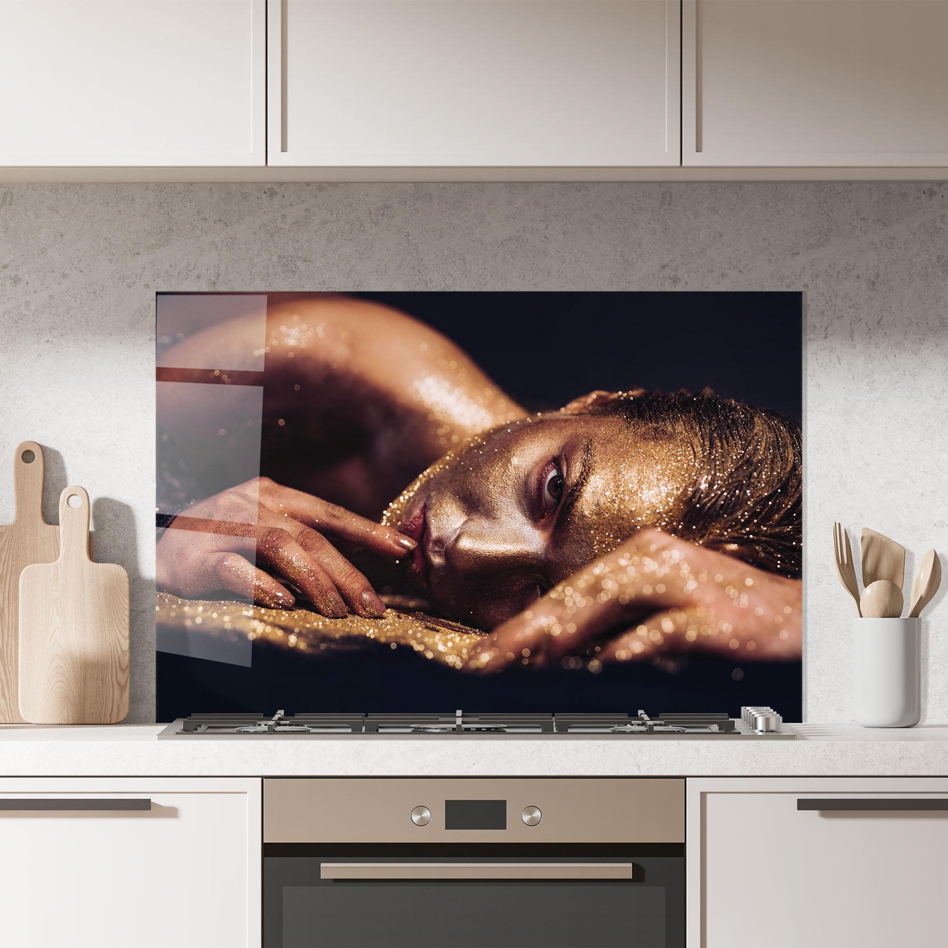 Panou Sticla Bucatarie Gold Vogue Woman mockup 7