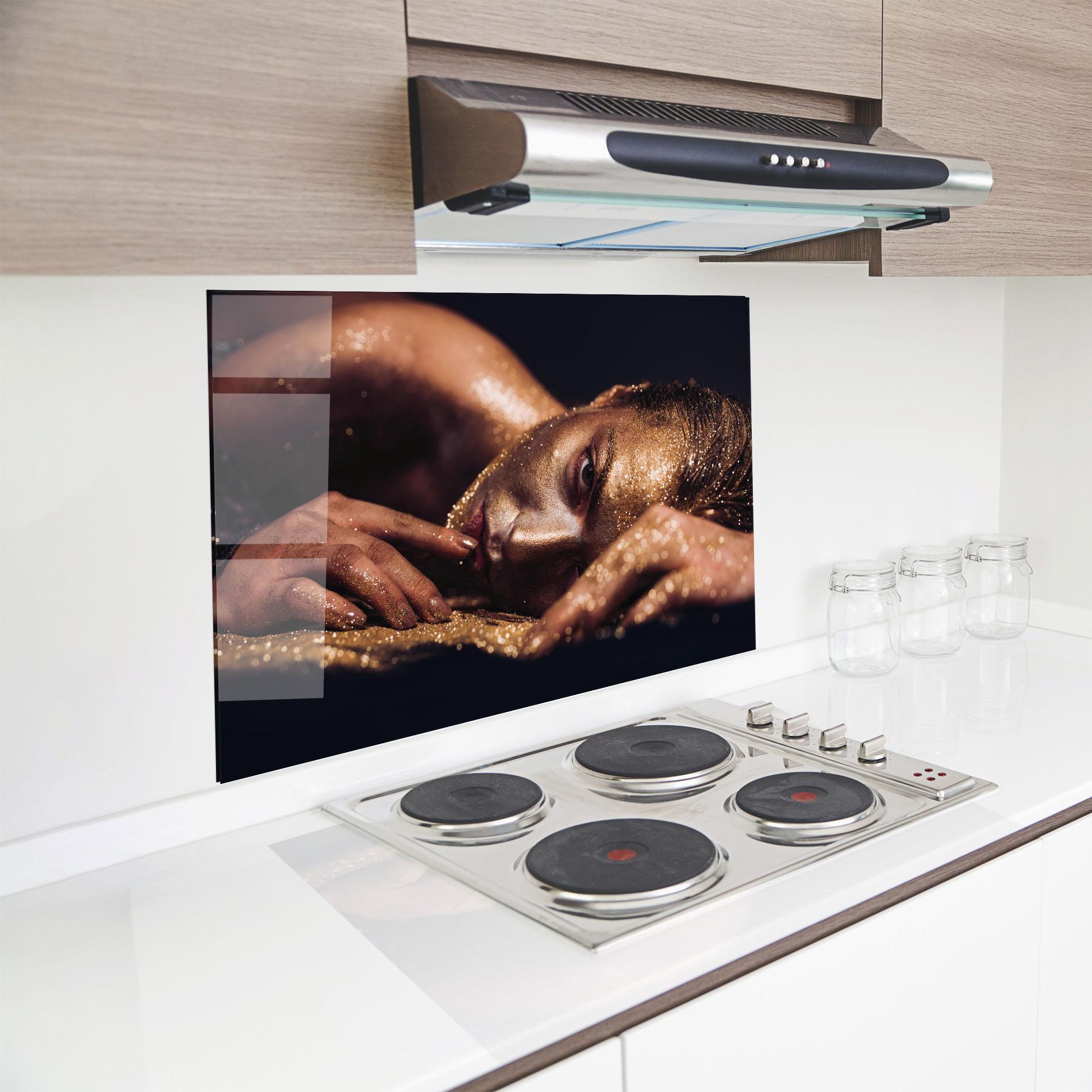 Panou Sticla Bucatarie Gold Vogue Woman mockup 8