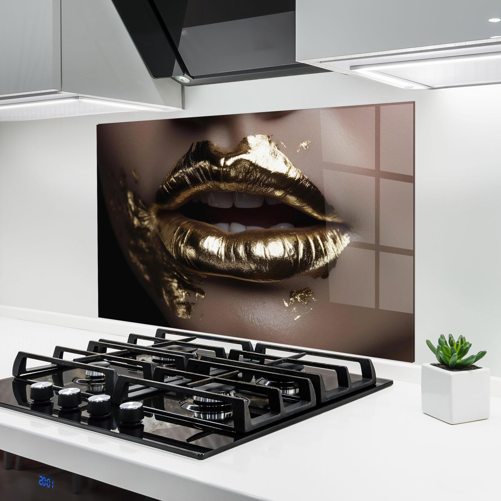 Panou Sticla Bucatarie Gold Lips mockup 6