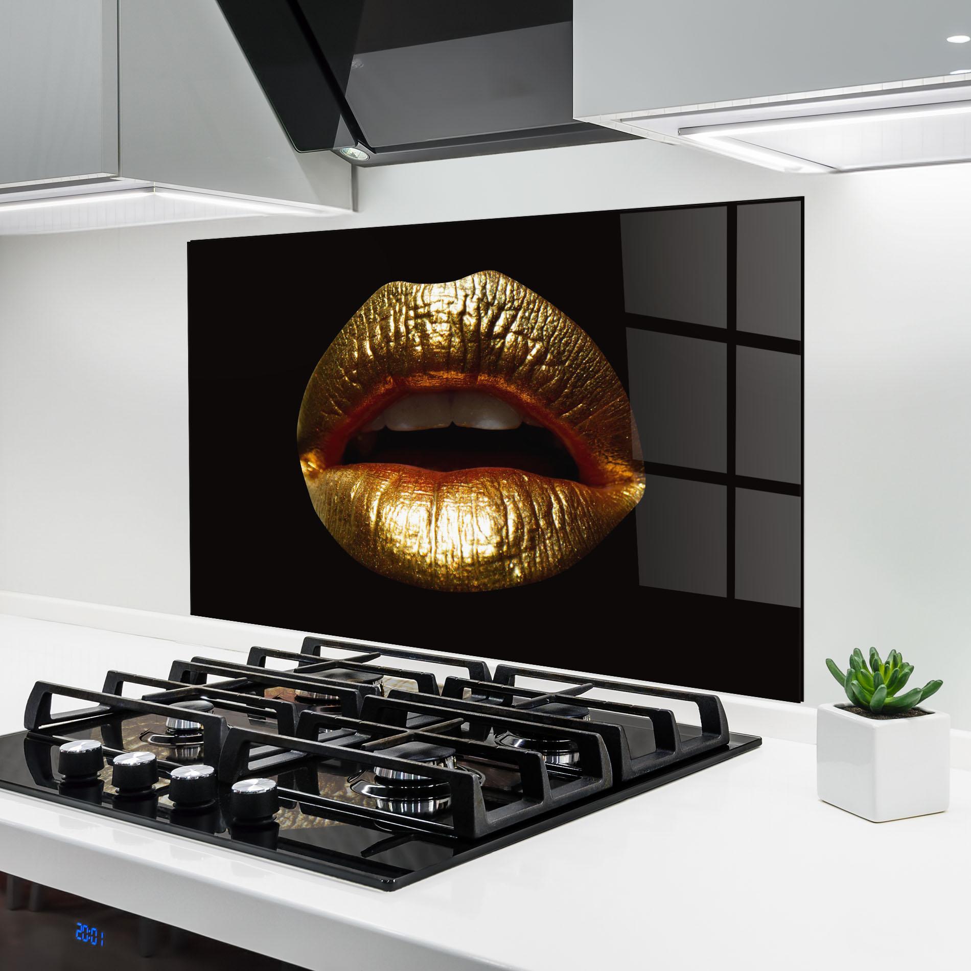 Panou Sticla Bucatarie Pretty Gold Lips mockup 6