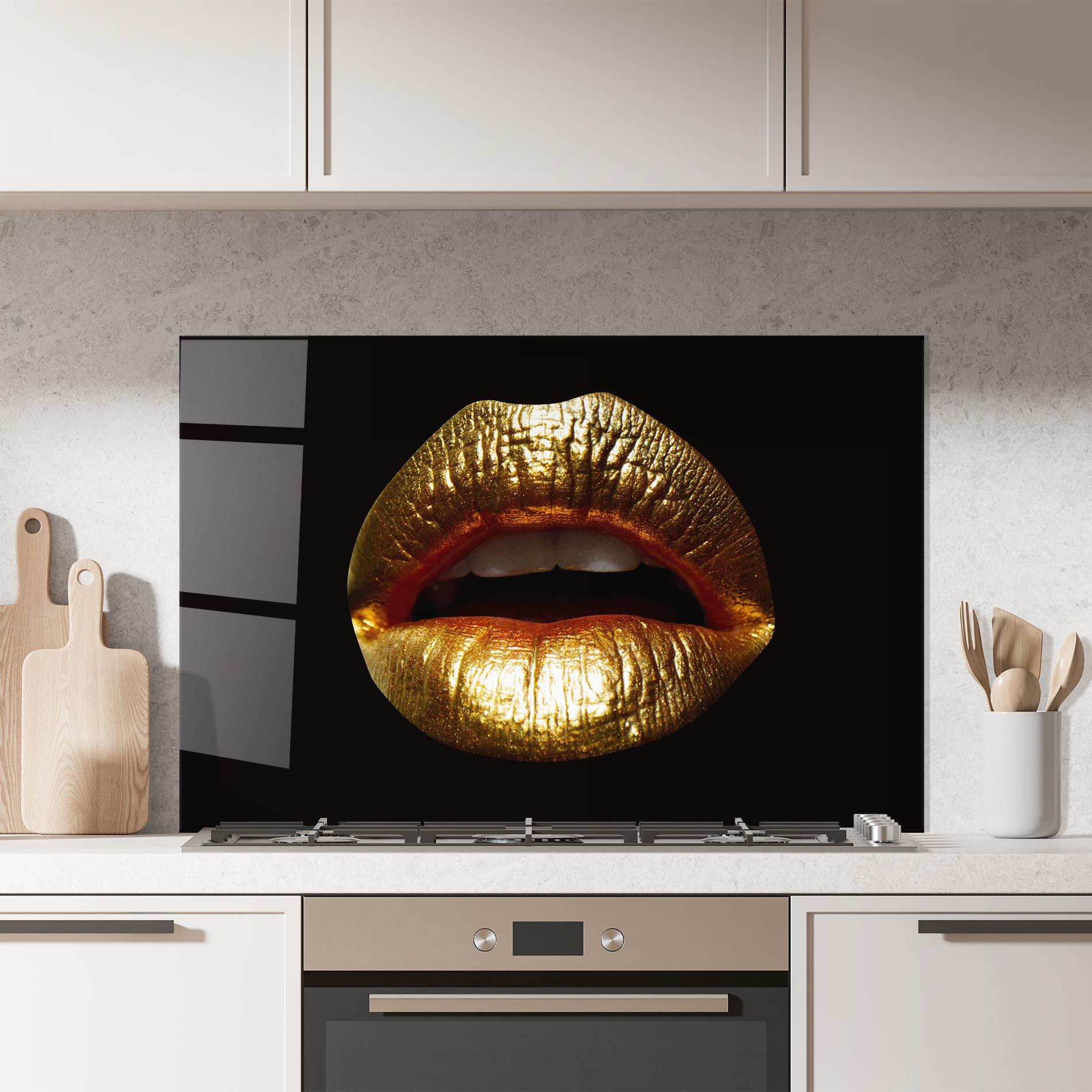 Panou Sticla Bucatarie Pretty Gold Lips mockup 7