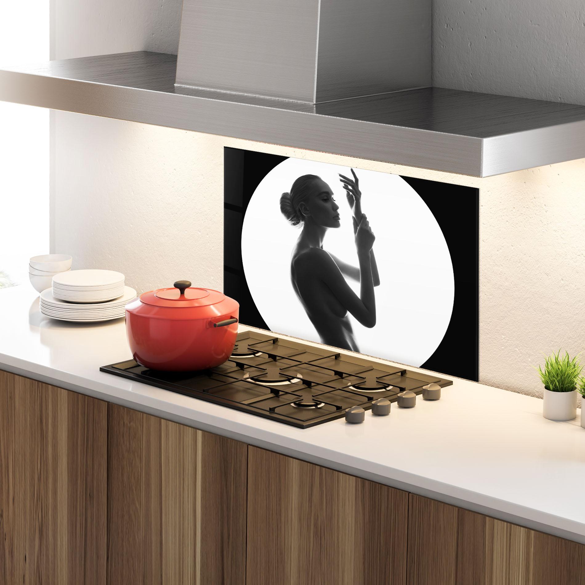 Panou Sticla Bucatarie Circle Woman Body mockup 4