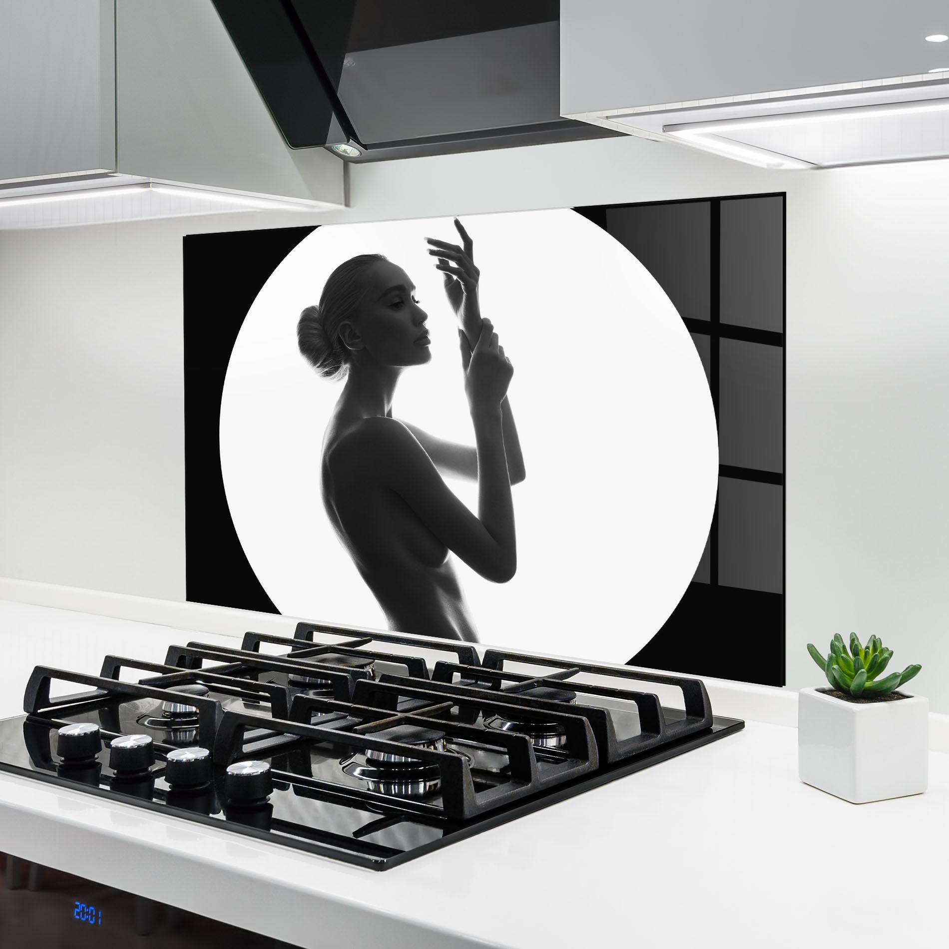 Panou Sticla Bucatarie Circle Woman Body mockup 6