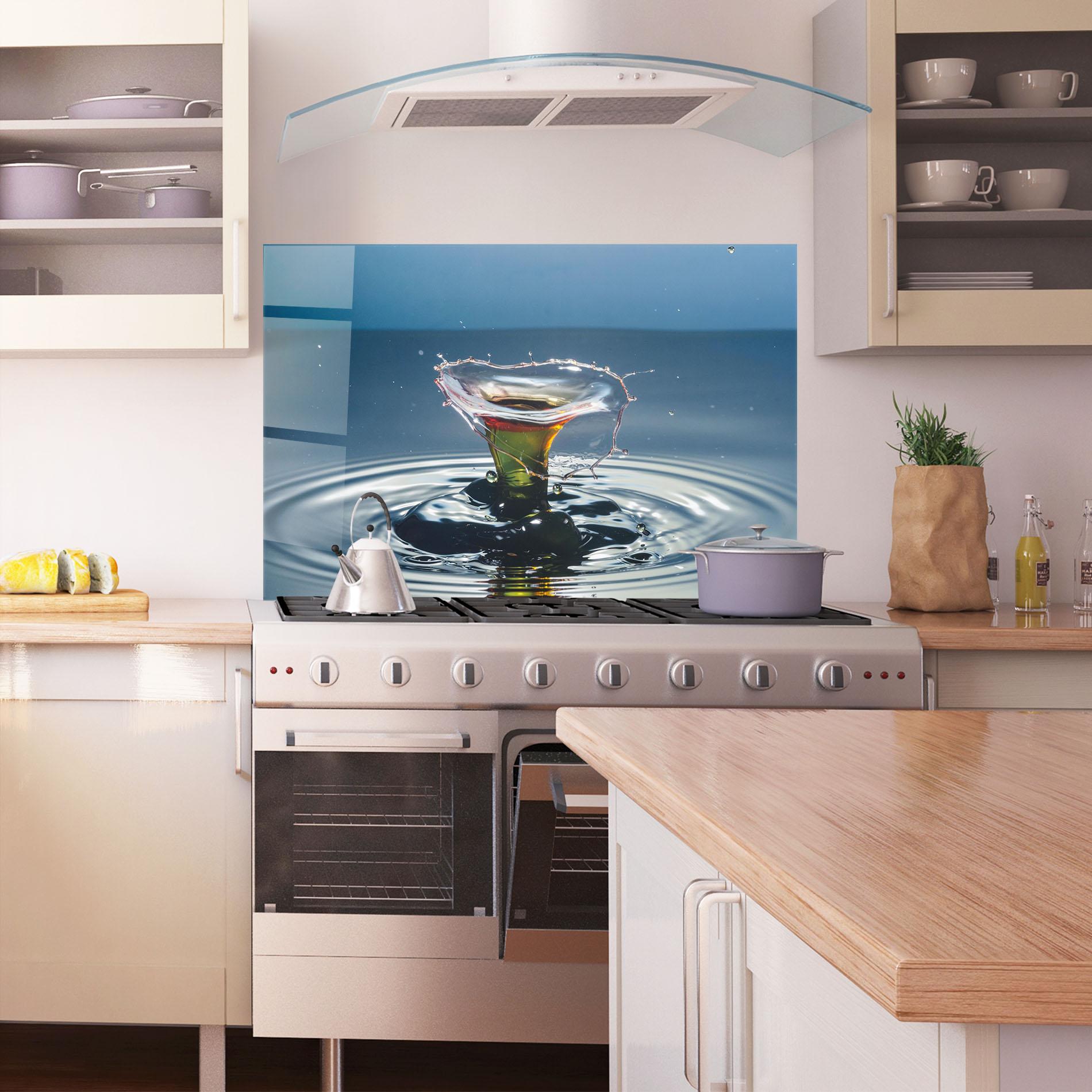 Panou Sticla Bucatarie Beautiful Water Splash mockup 1