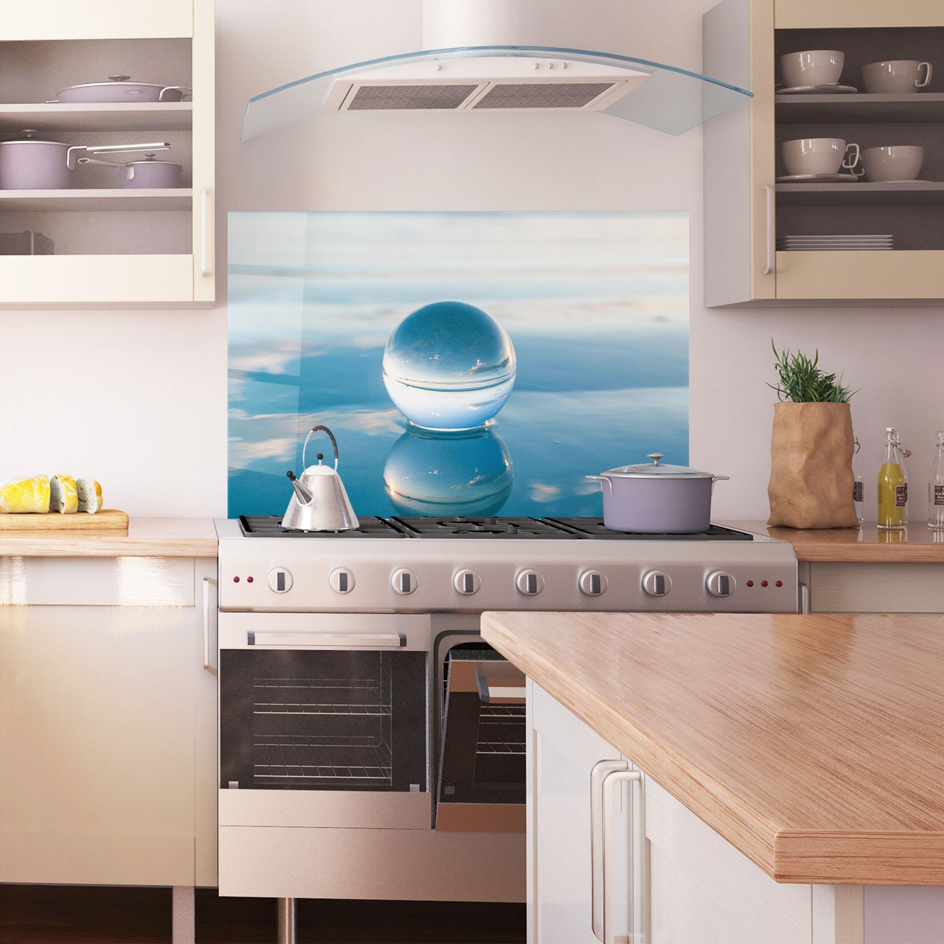 Panou Sticla Bucatarie Crystal Ball Reflecting mockup 1