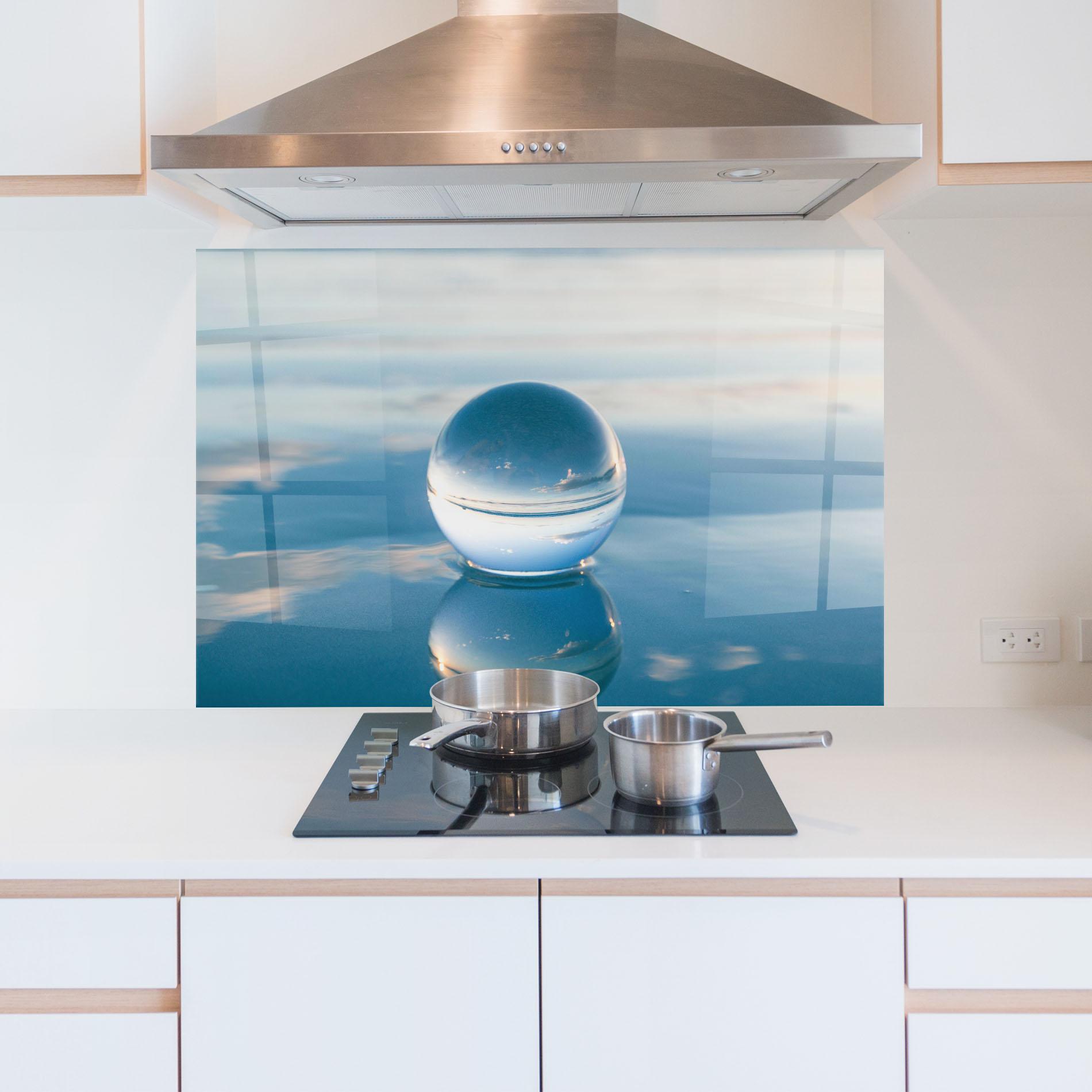Panou Sticla Bucatarie Crystal Ball Reflecting mockup 5