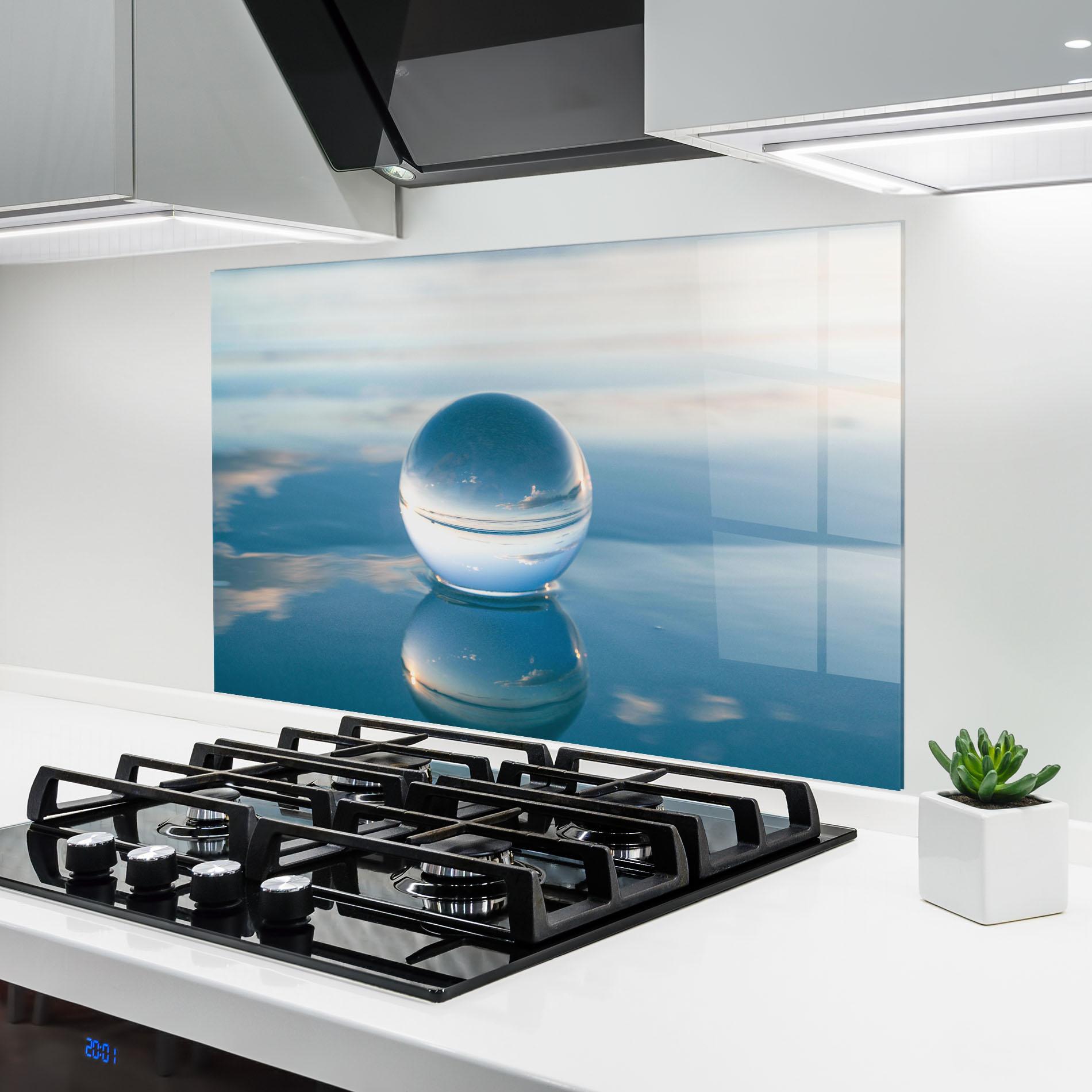 Panou Sticla Bucatarie Crystal Ball Reflecting mockup 6