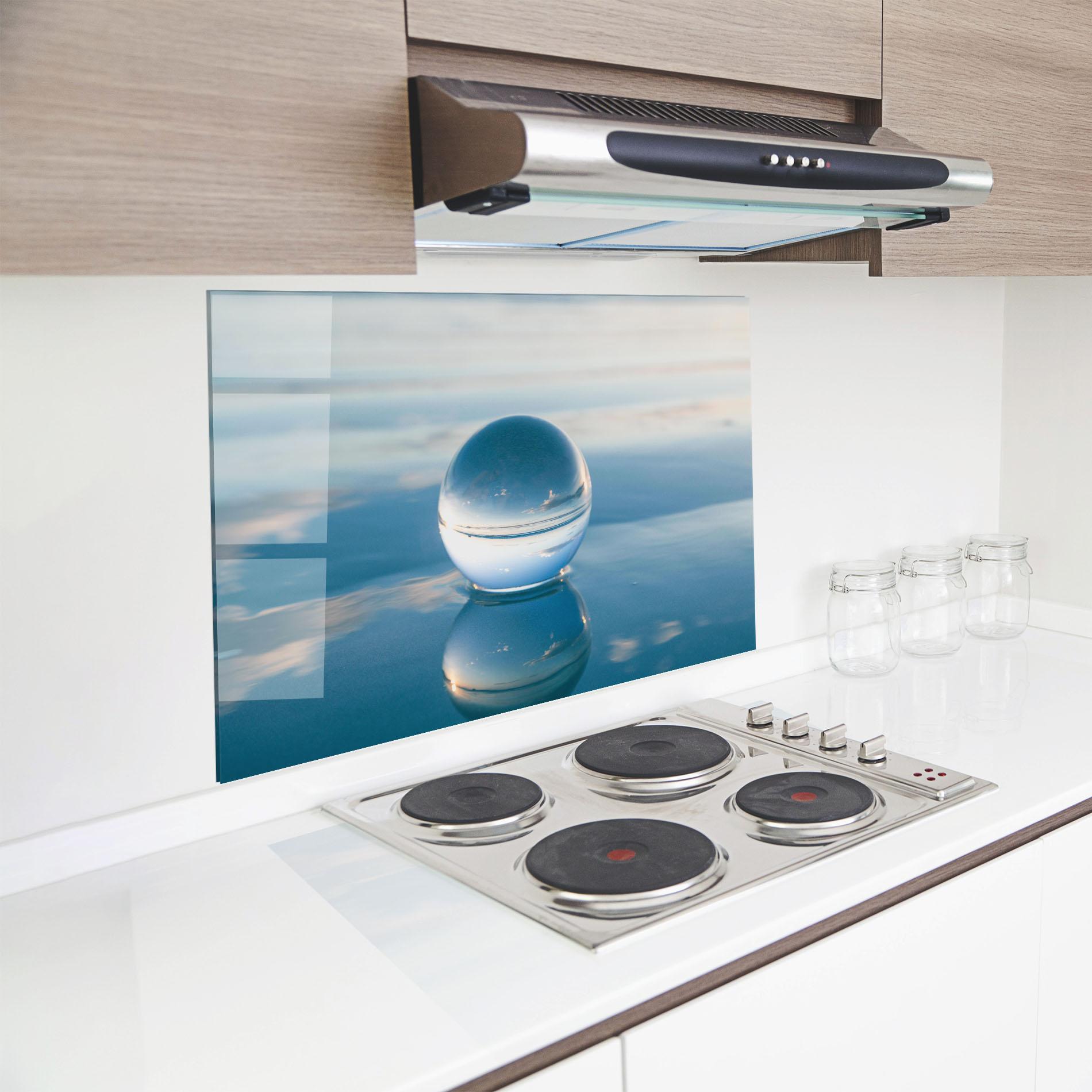 Panou Sticla Bucatarie Crystal Ball Reflecting mockup 8