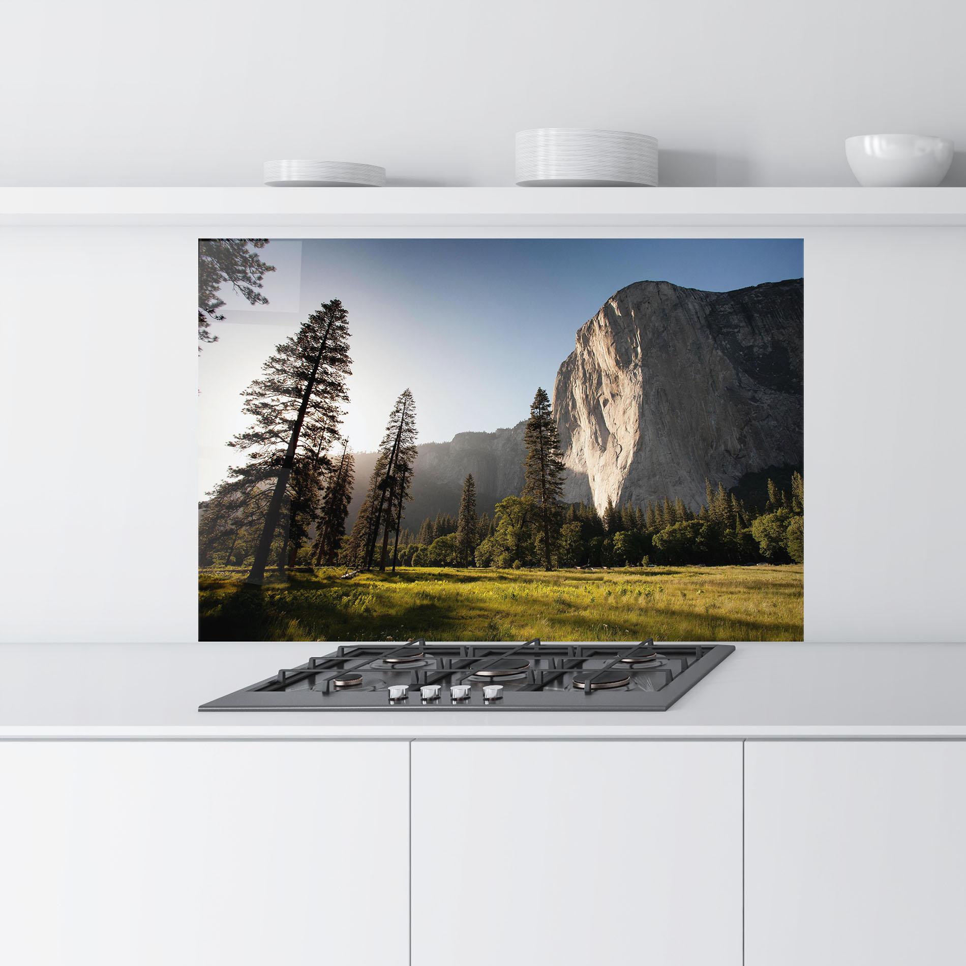 Panou Sticla Bucatarie Mountain Relaxing View mockup 9