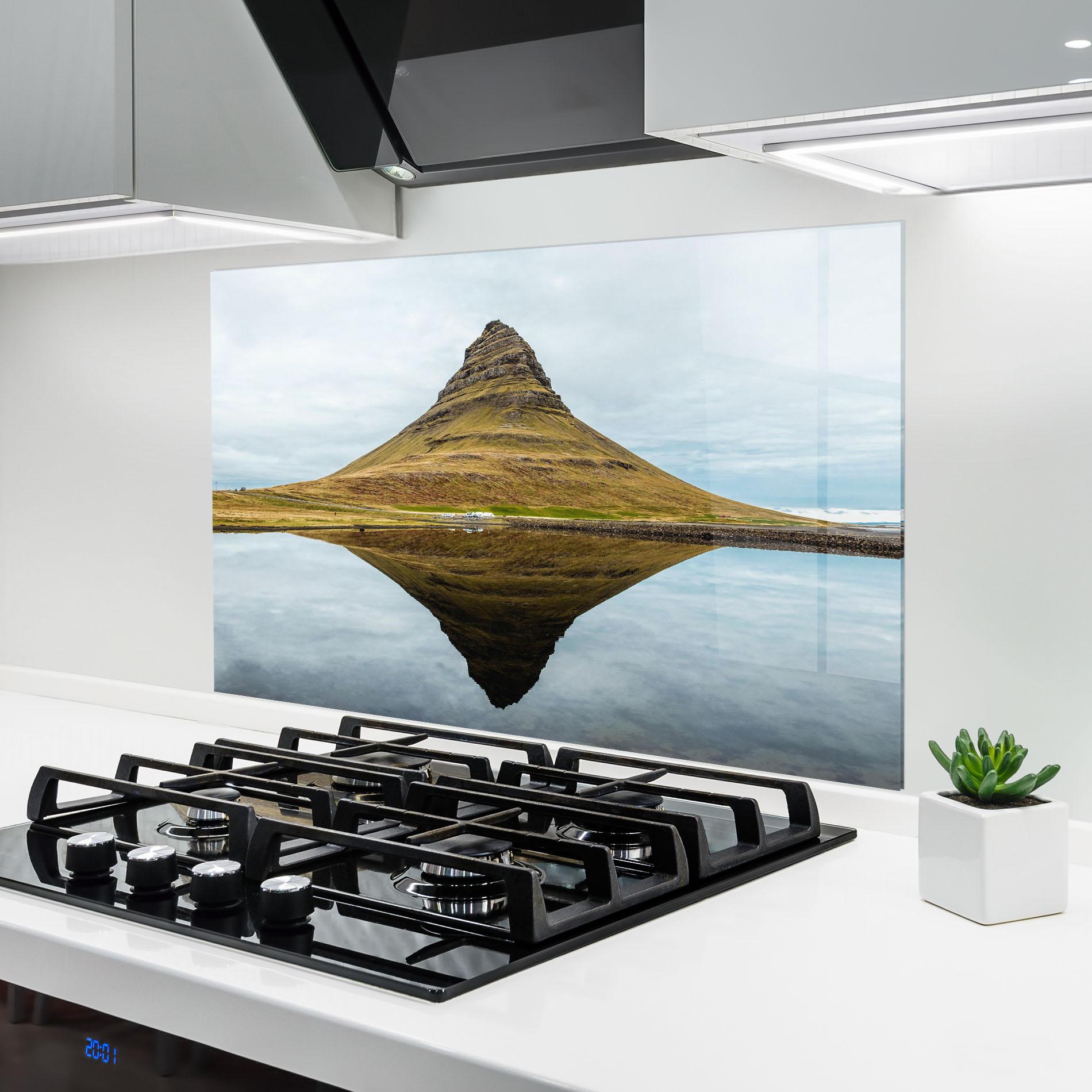 Panou Sticla Bucatarie Lake Cool Shape mockup 6