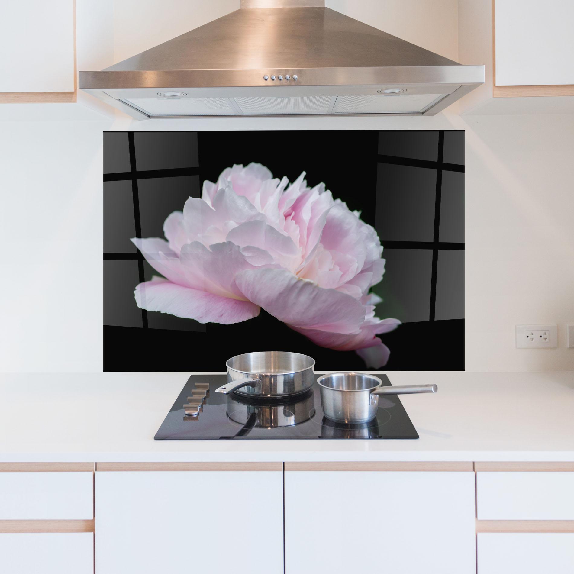 Panou Sticla Bucatarie Pastel Peony On Black mockup 5