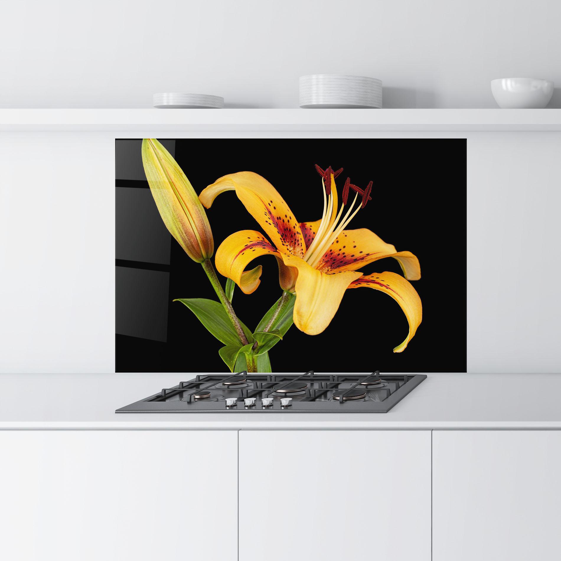 Panou Sticla Bucatarie Beautiful Yellow Lily mockup 9