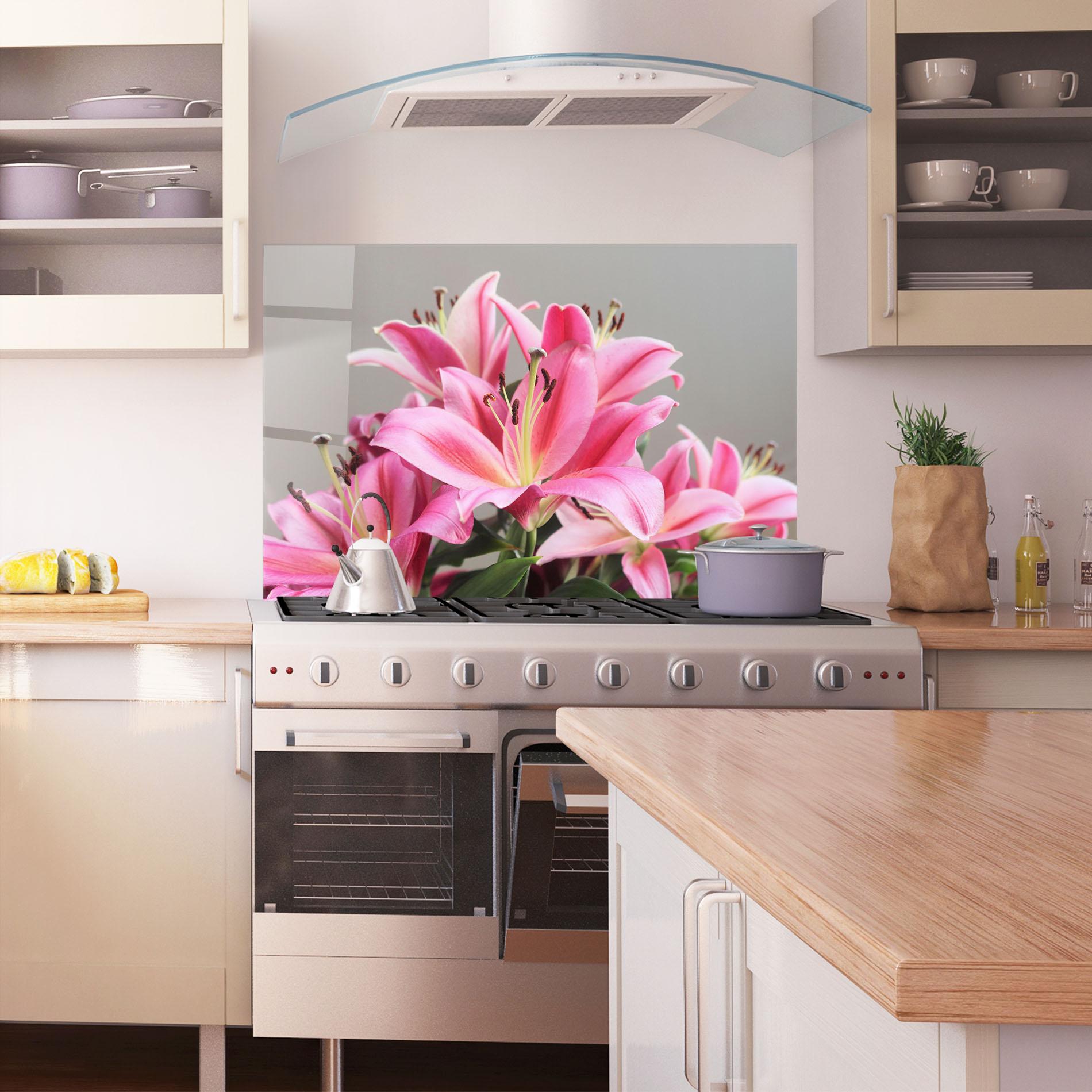 Panou Sticla Bucatarie Light Pink Lily View mockup 1