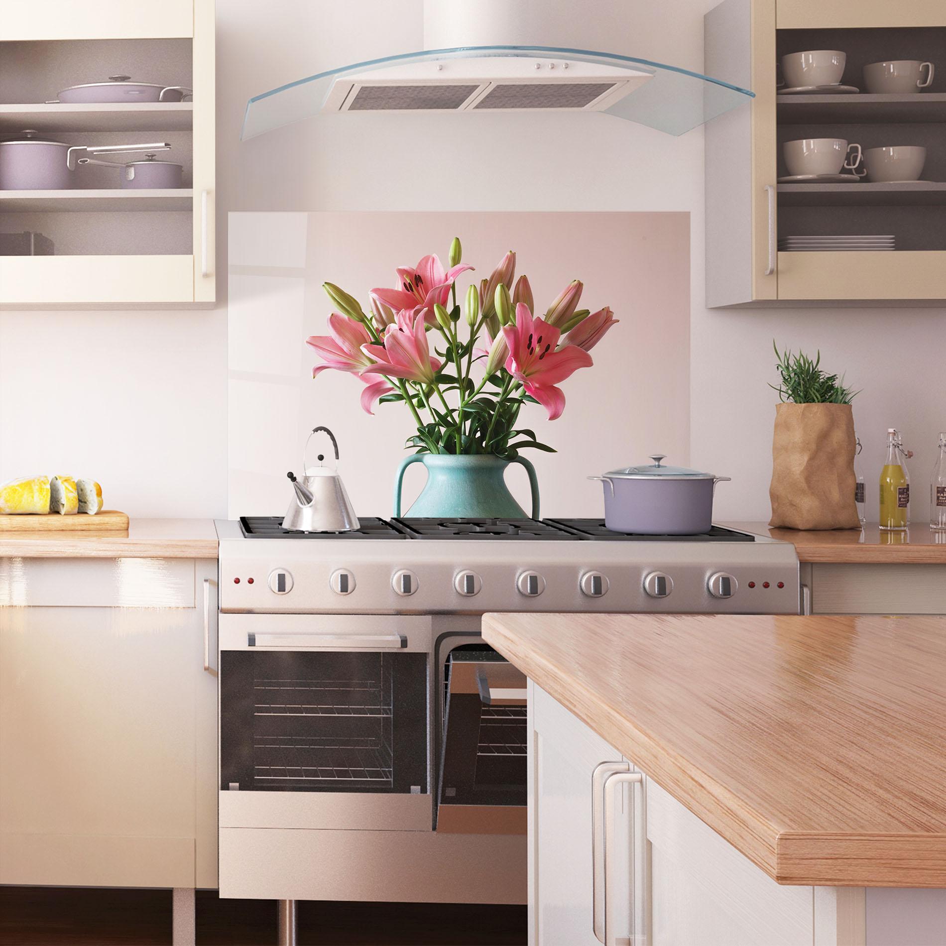 Panou Sticla Bucatarie Pink Lily In Vase mockup 1