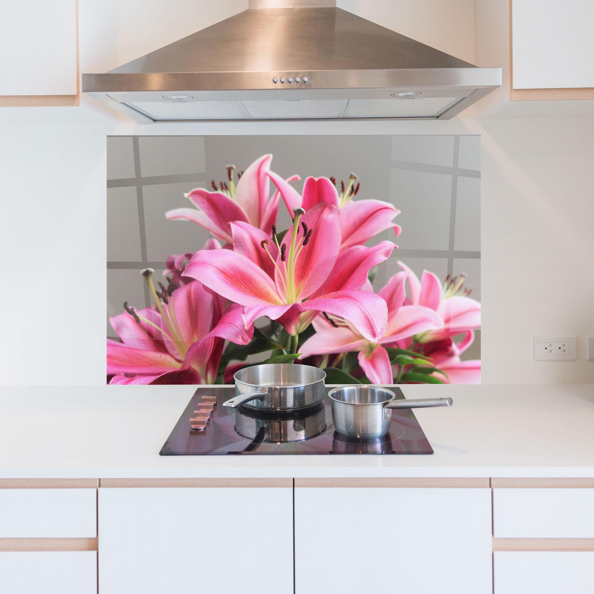 Panou Sticla Bucatarie Light Pink Lily View mockup 5