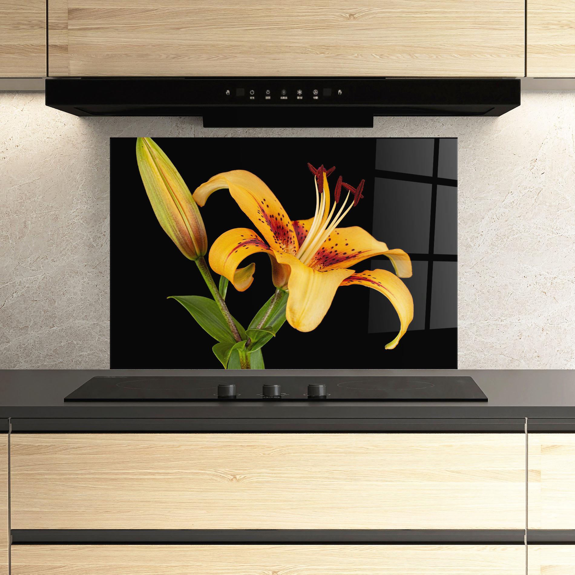 Panou Sticla Bucatarie Beautiful Yellow Lily mockup 3