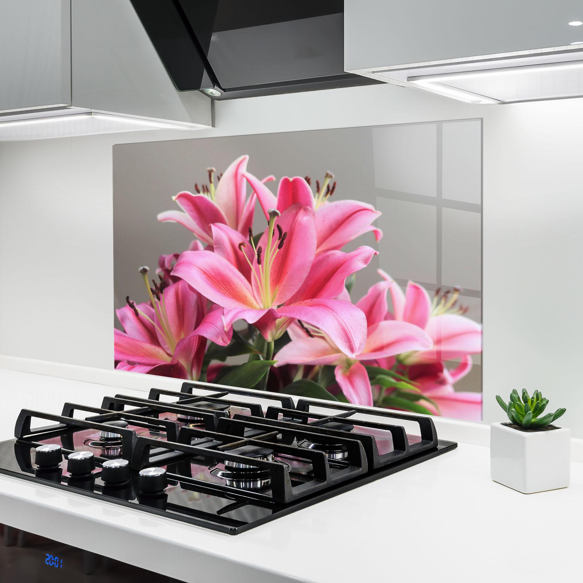Panou Sticla Bucatarie Light Pink Lily View mockup 6