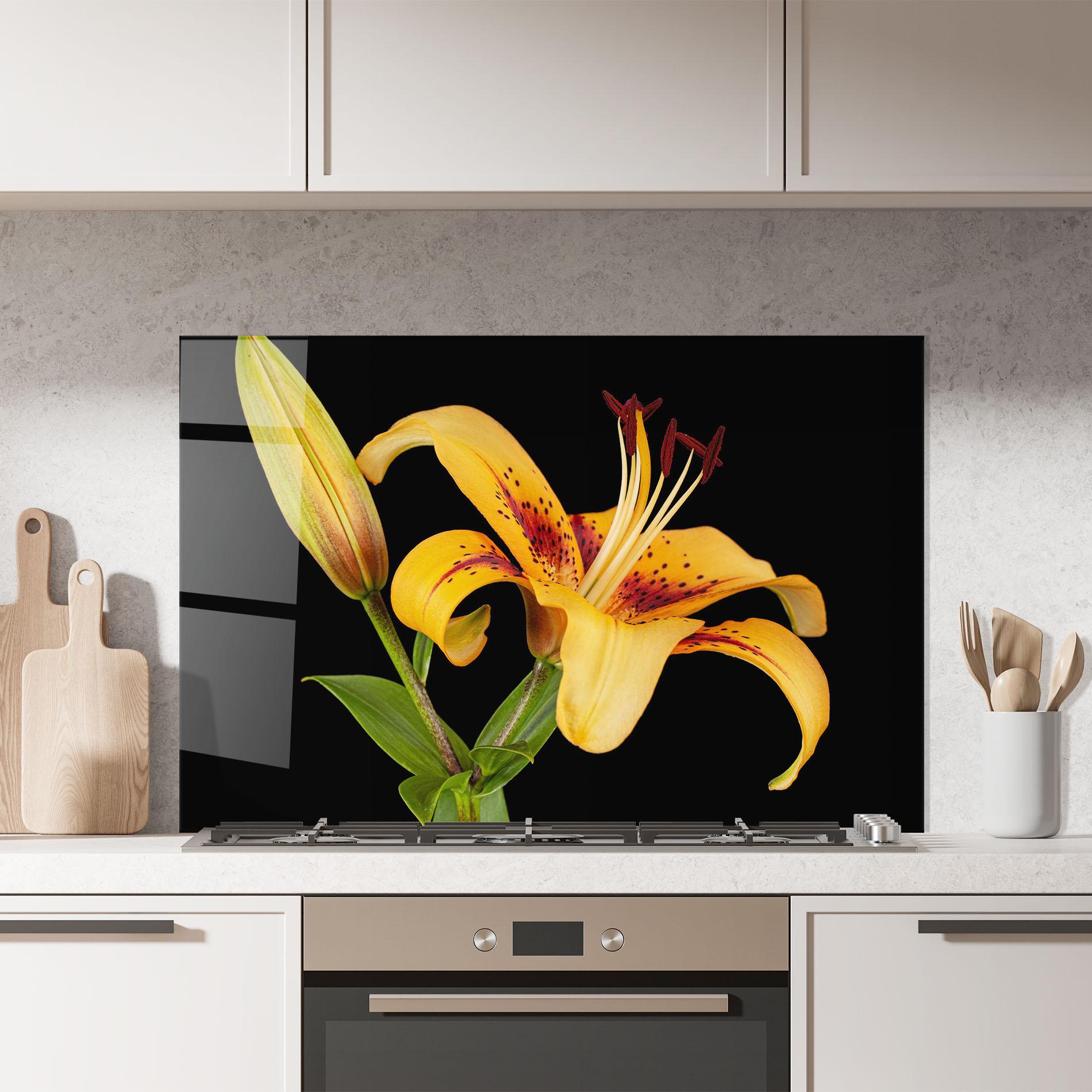 Panou Sticla Bucatarie Beautiful Yellow Lily mockup 7