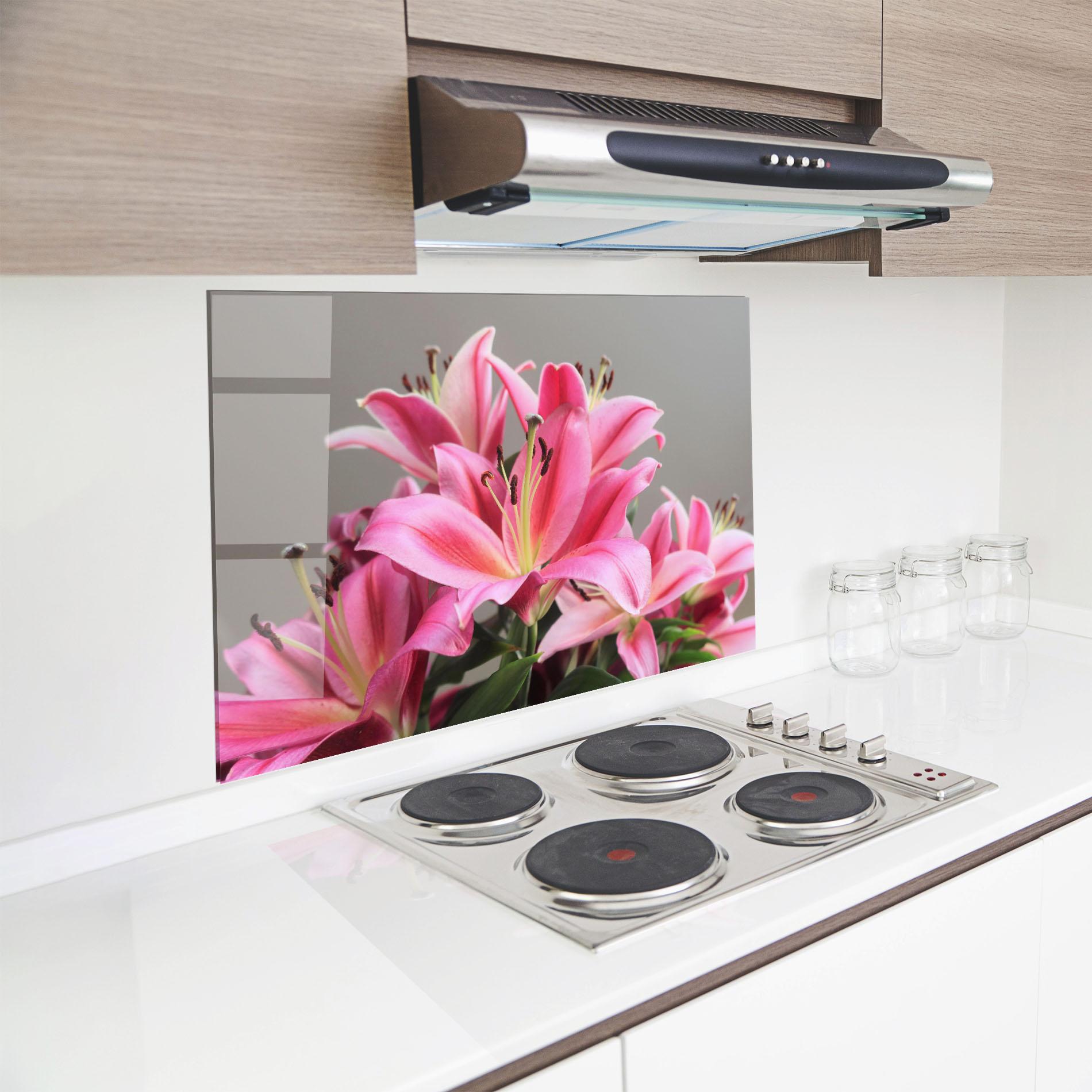 Panou Sticla Bucatarie Light Pink Lily View mockup 8
