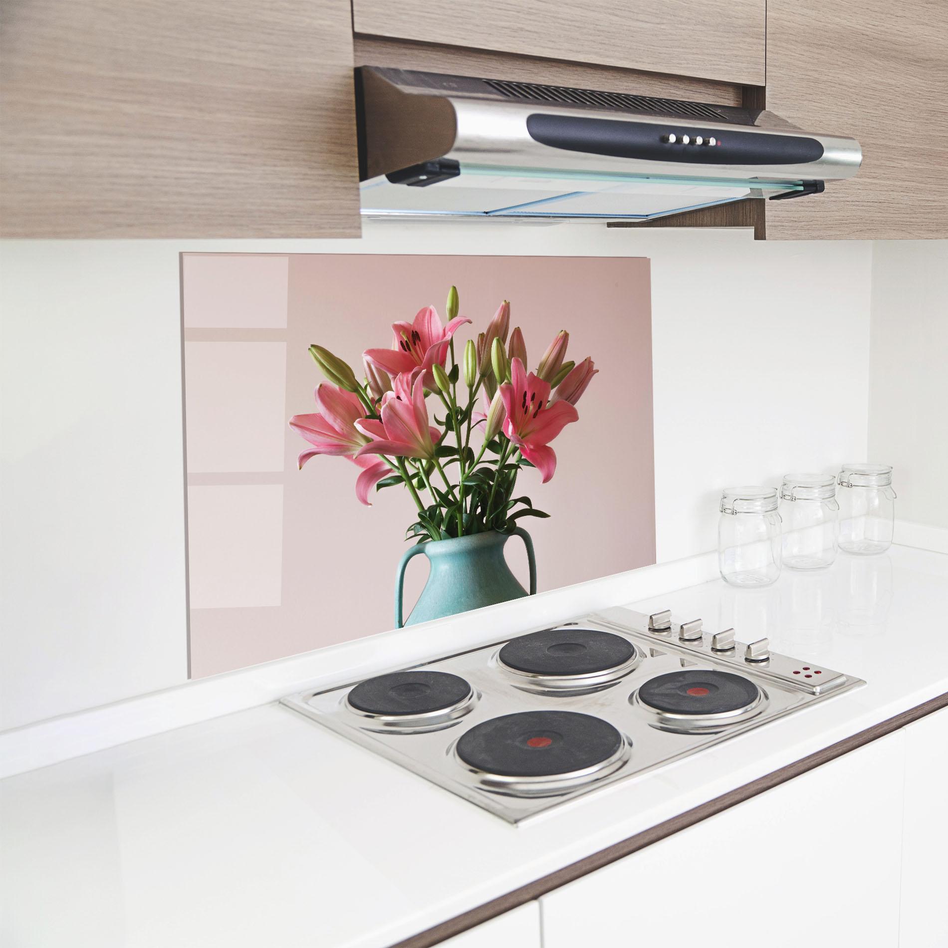 Panou Sticla Bucatarie Pink Lily In Vase mockup 8