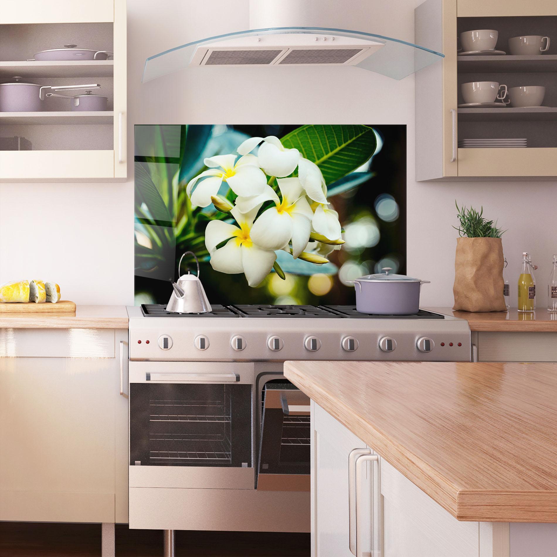 Panou Sticla Bucatarie Beautiful White Exotic mockup 1