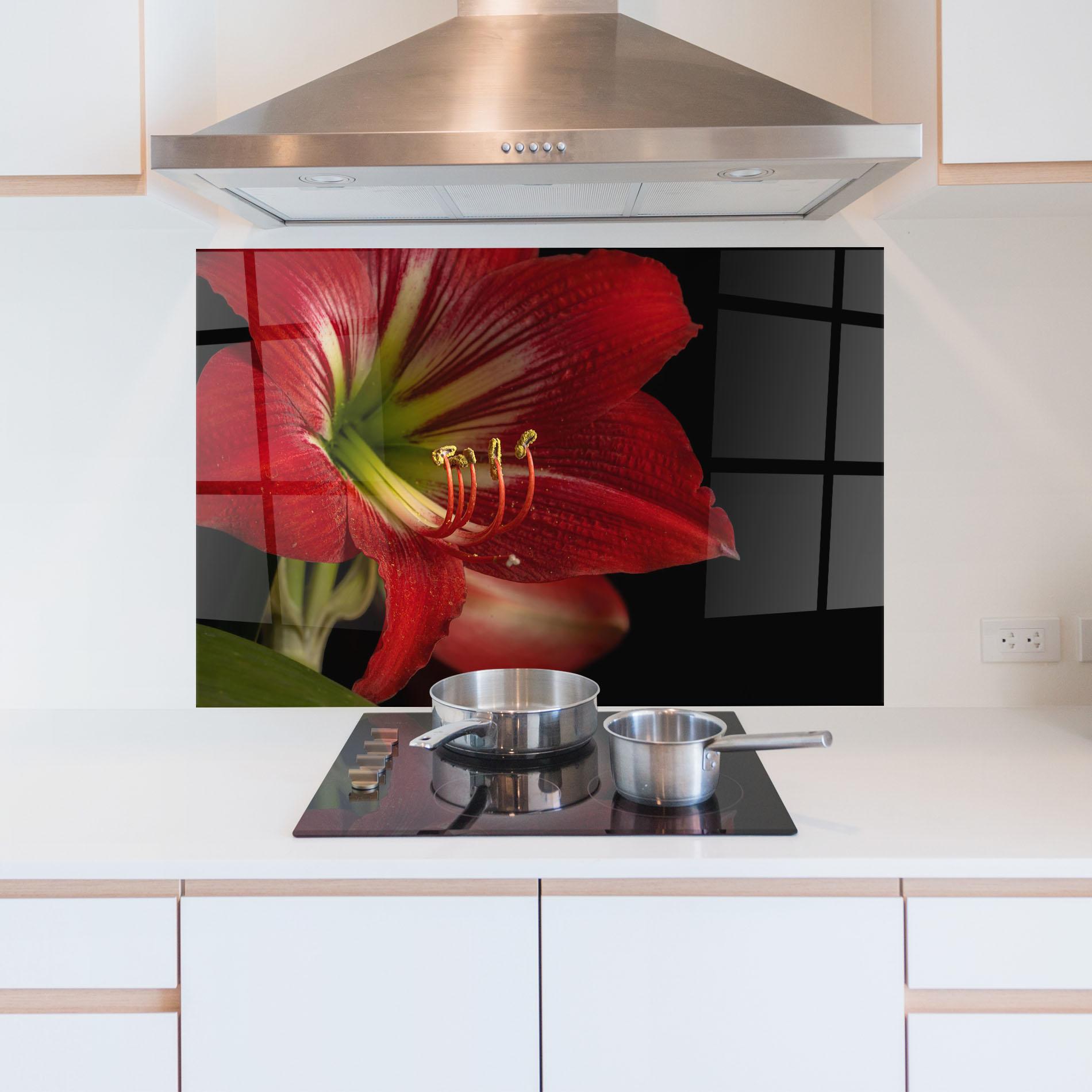 Panou Sticla Bucatarie Exotic Red Lily mockup 5