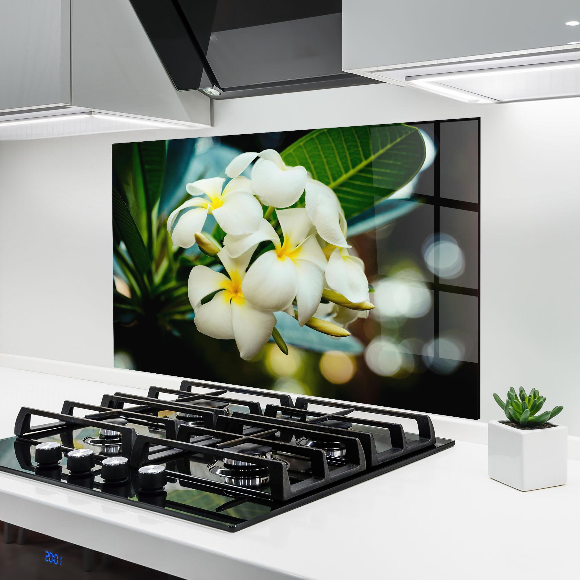 Panou Sticla Bucatarie Beautiful White Exotic mockup 6