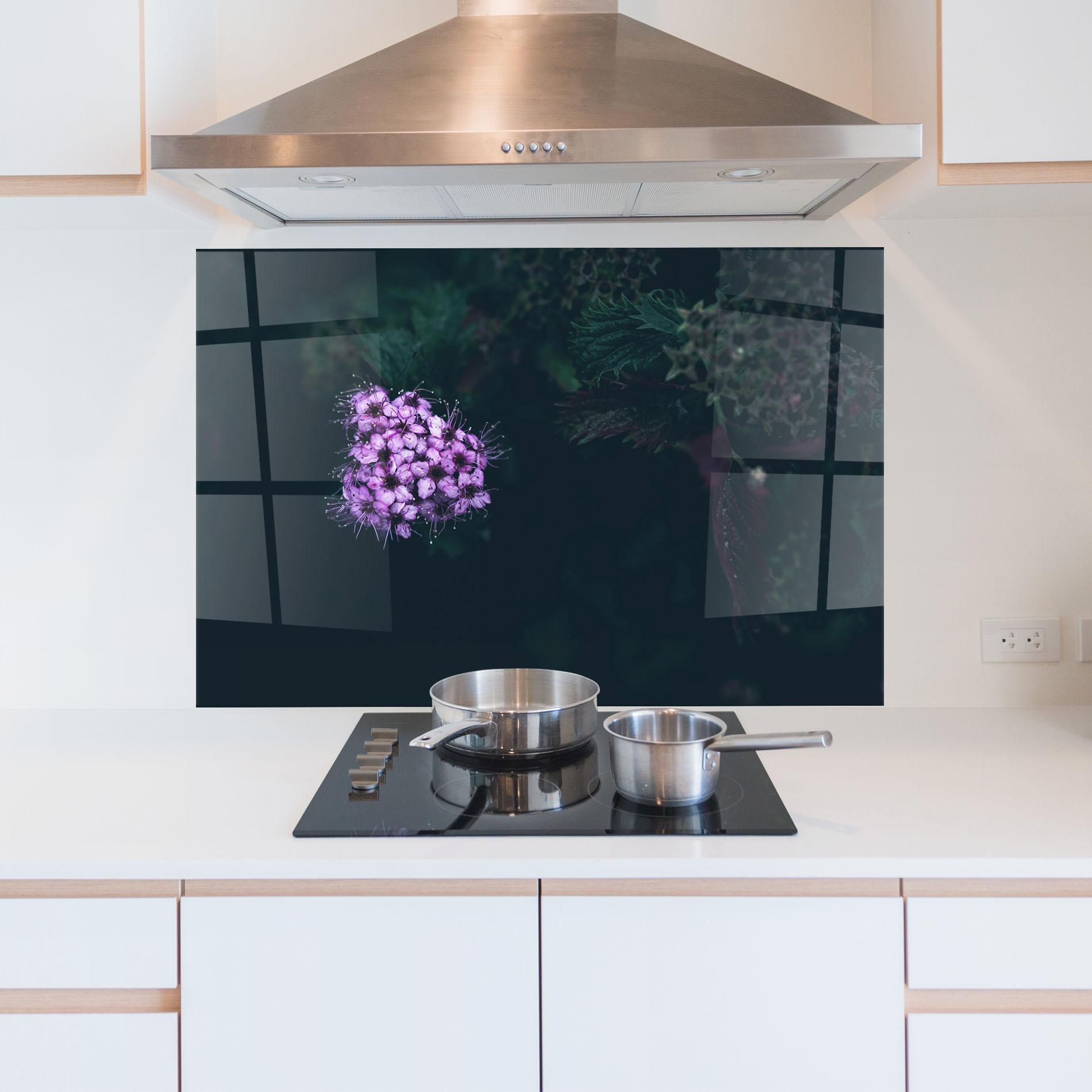 Panou Sticla Bucatarie Dark Purple Flower mockup 5