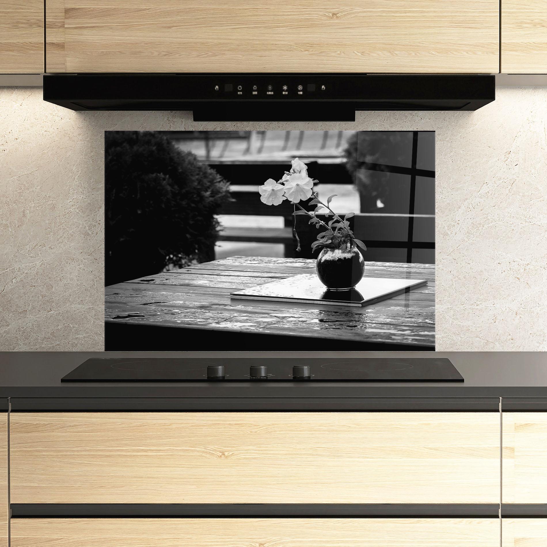 Panou Sticla Bucatarie Black Vase View mockup 3