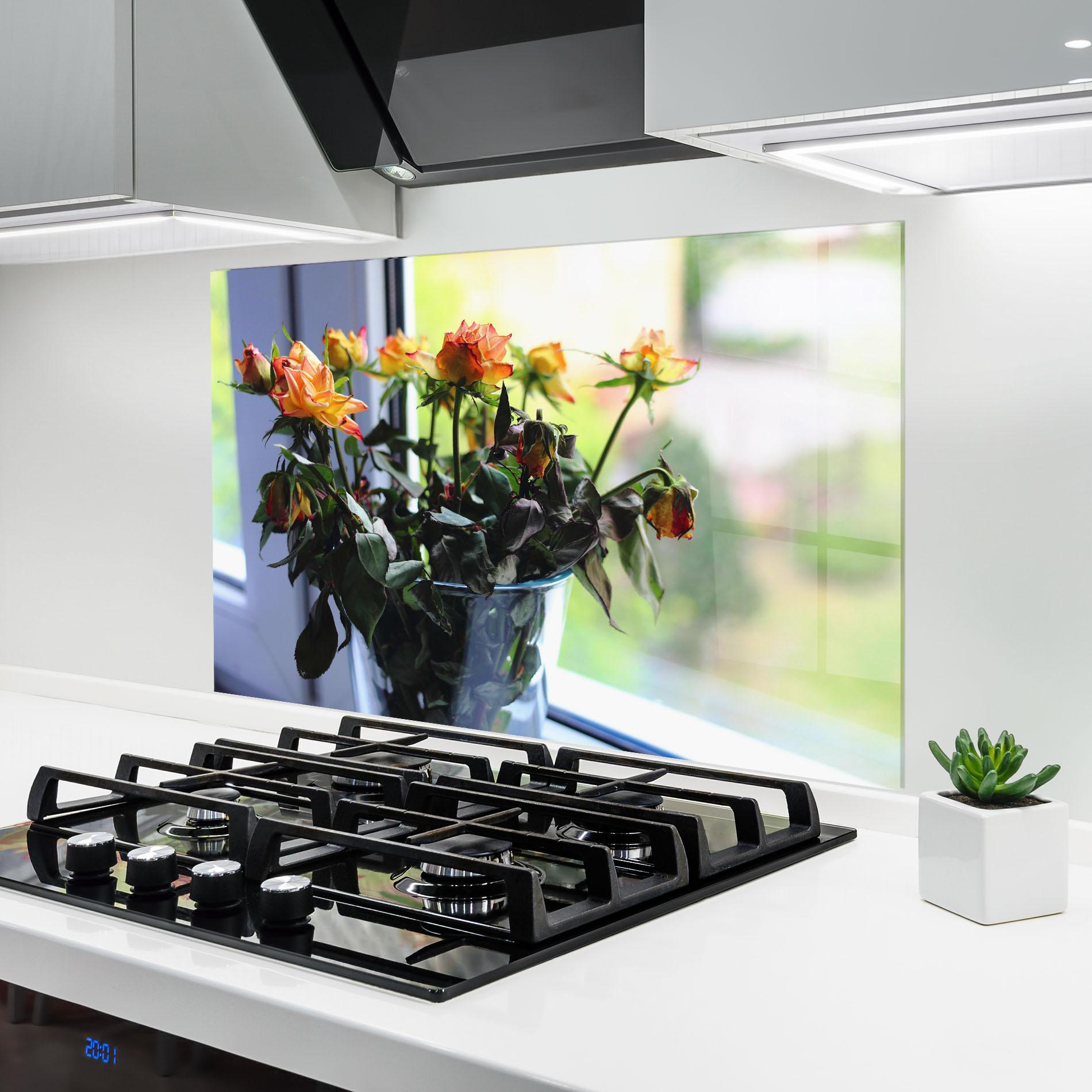 Panou Sticla Bucatarie Red Yellow Rose Vase mockup 6