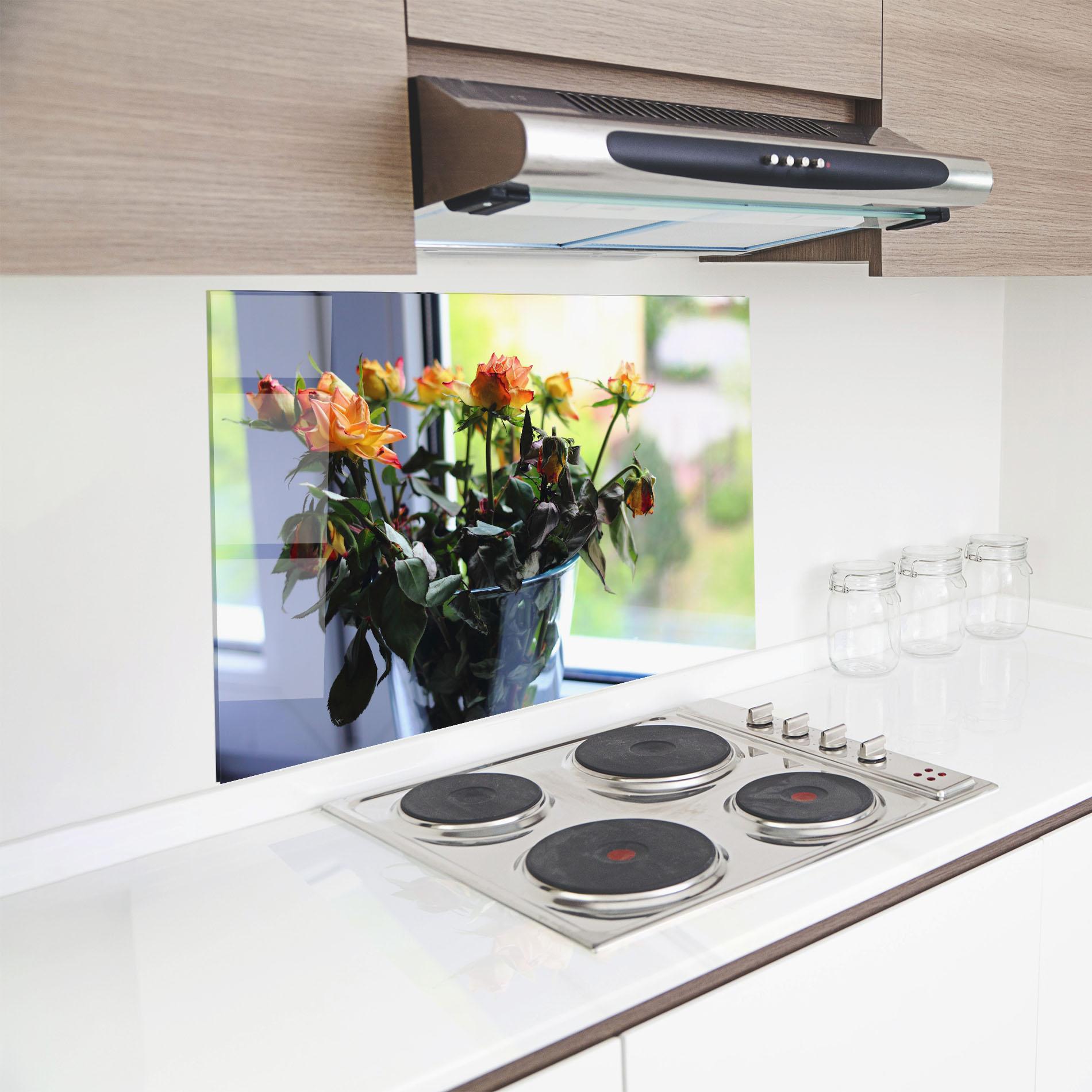 Panou Sticla Bucatarie Red Yellow Rose Vase mockup 8