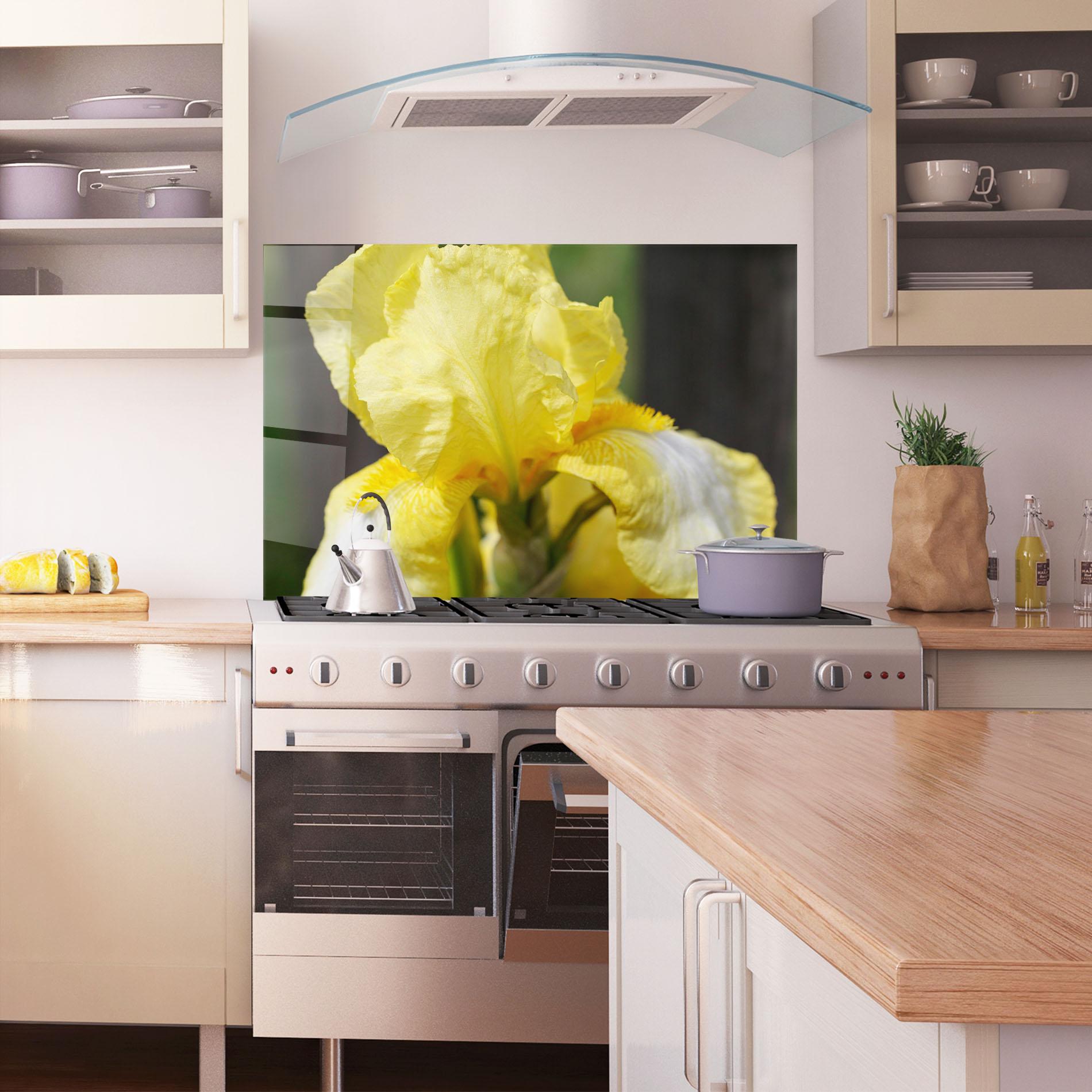 Panou Sticla Bucatarie Garden Yellow Iris mockup 1