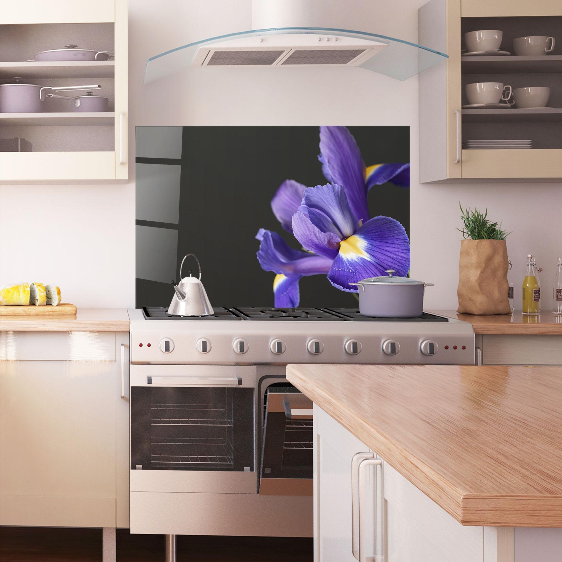 Panou Sticla Bucatarie Iris On Black mockup 1