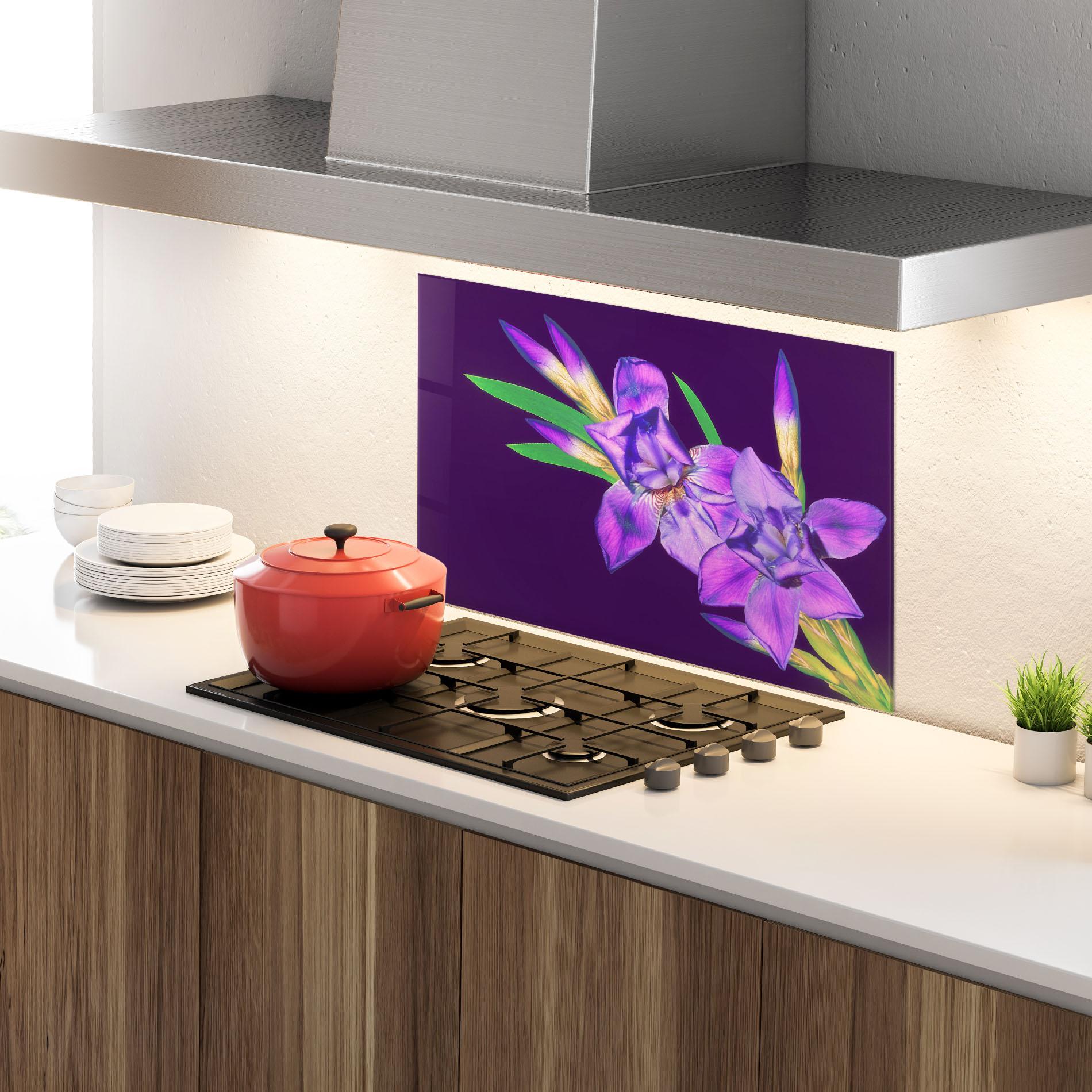 Panou Sticla Bucatarie Iris On Purple mockup 4