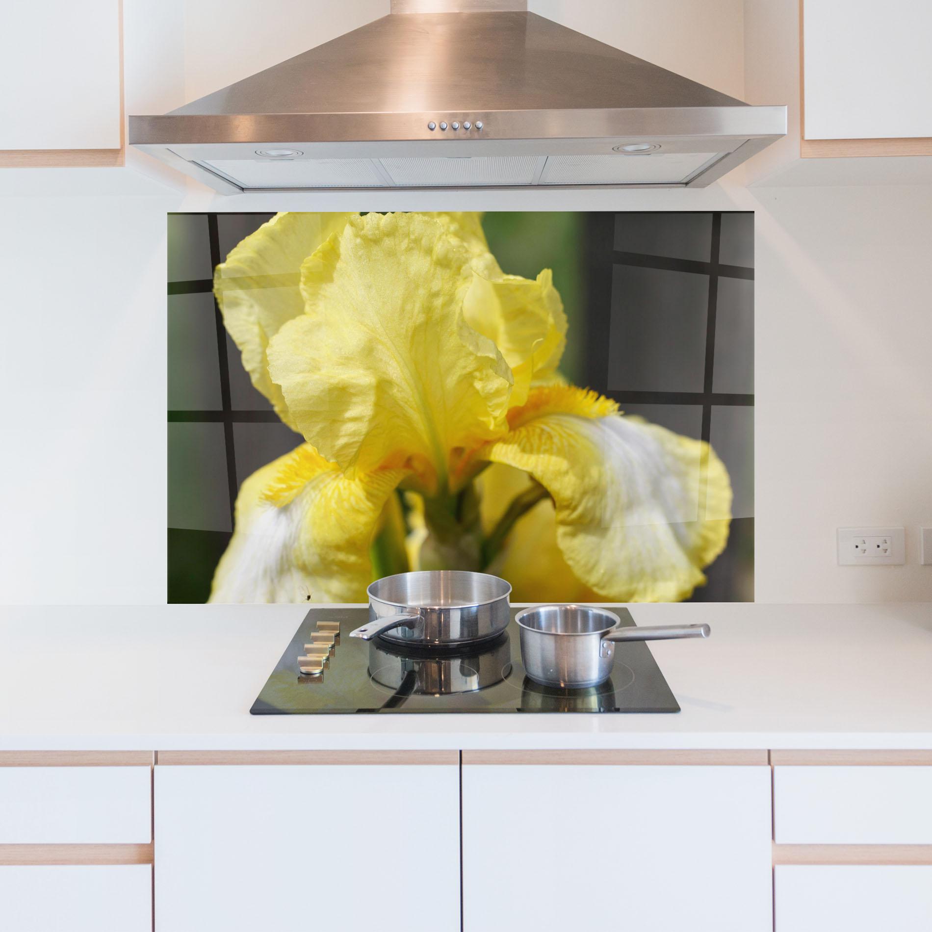 Panou Sticla Bucatarie Garden Yellow Iris mockup 5