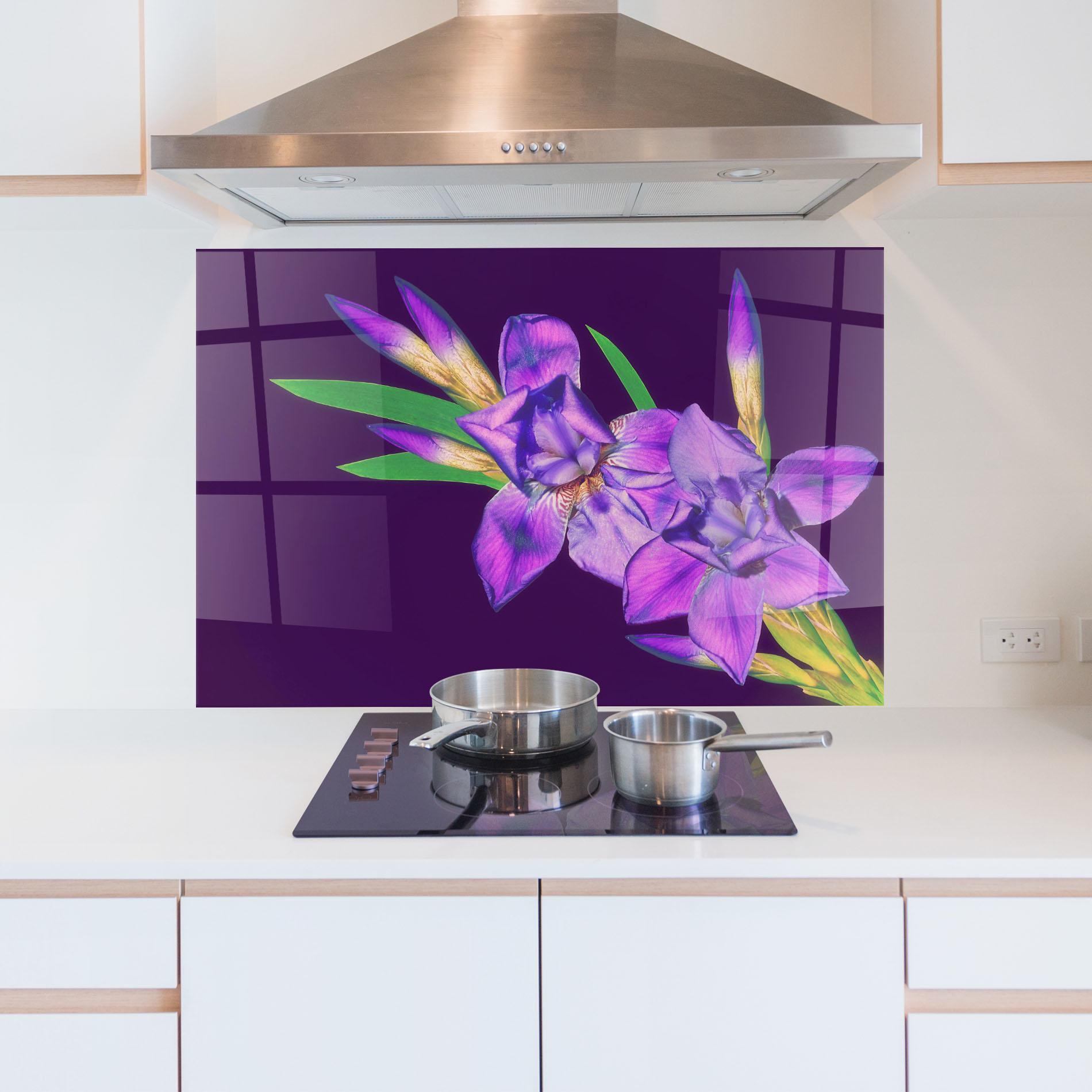 Panou Sticla Bucatarie Iris On Purple mockup 5