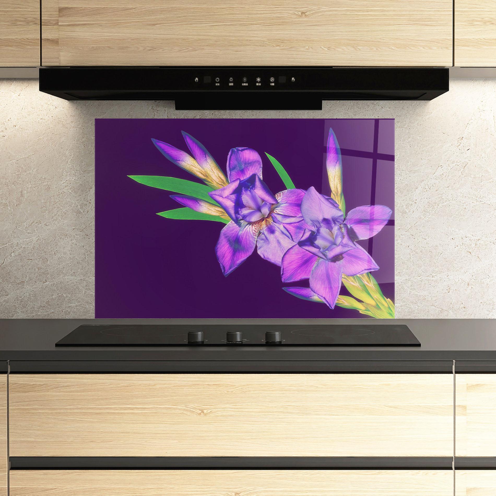 Panou Sticla Bucatarie Iris On Purple mockup 3