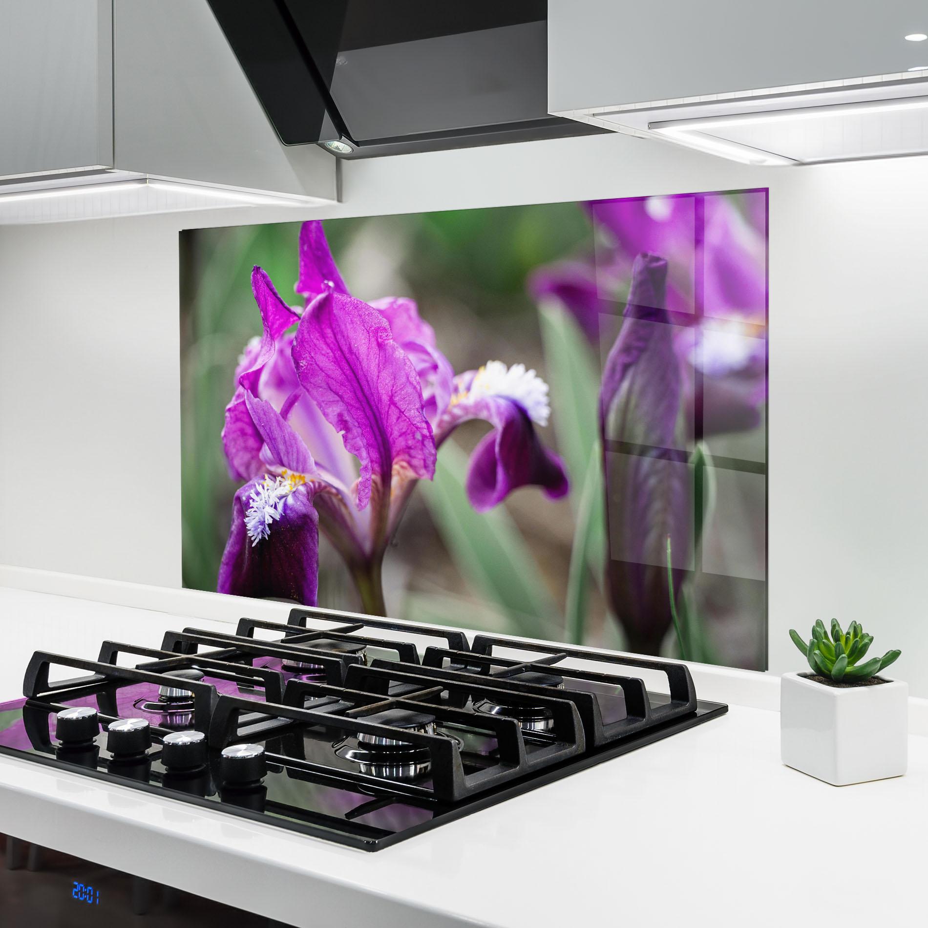 Panou Sticla Bucatarie Dark Pink Iris mockup 6