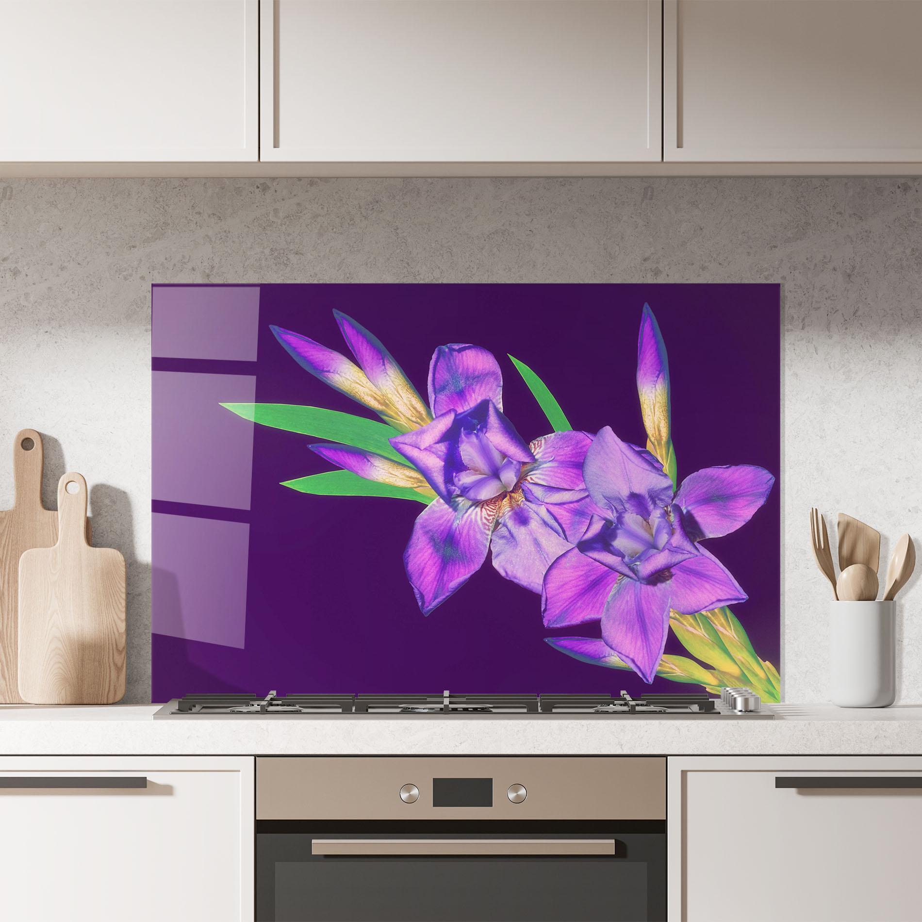 Panou Sticla Bucatarie Iris On Purple mockup 7