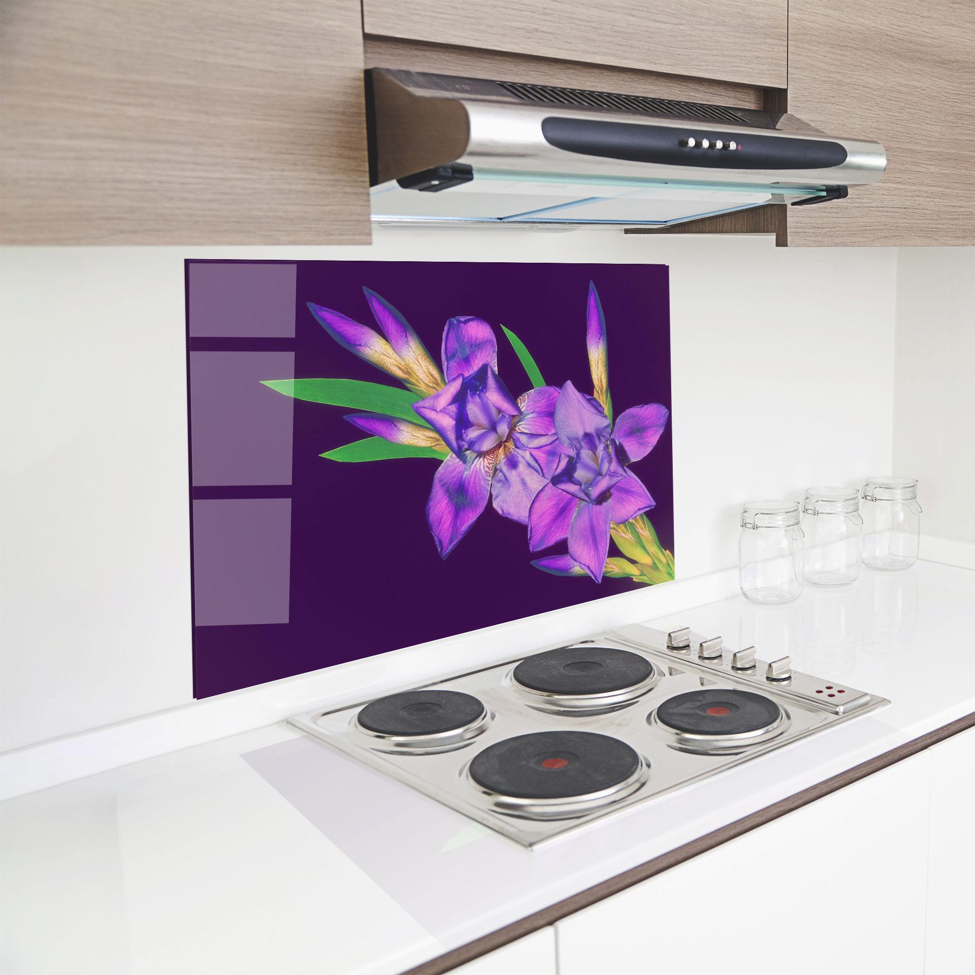 Panou Sticla Bucatarie Iris On Purple mockup 8