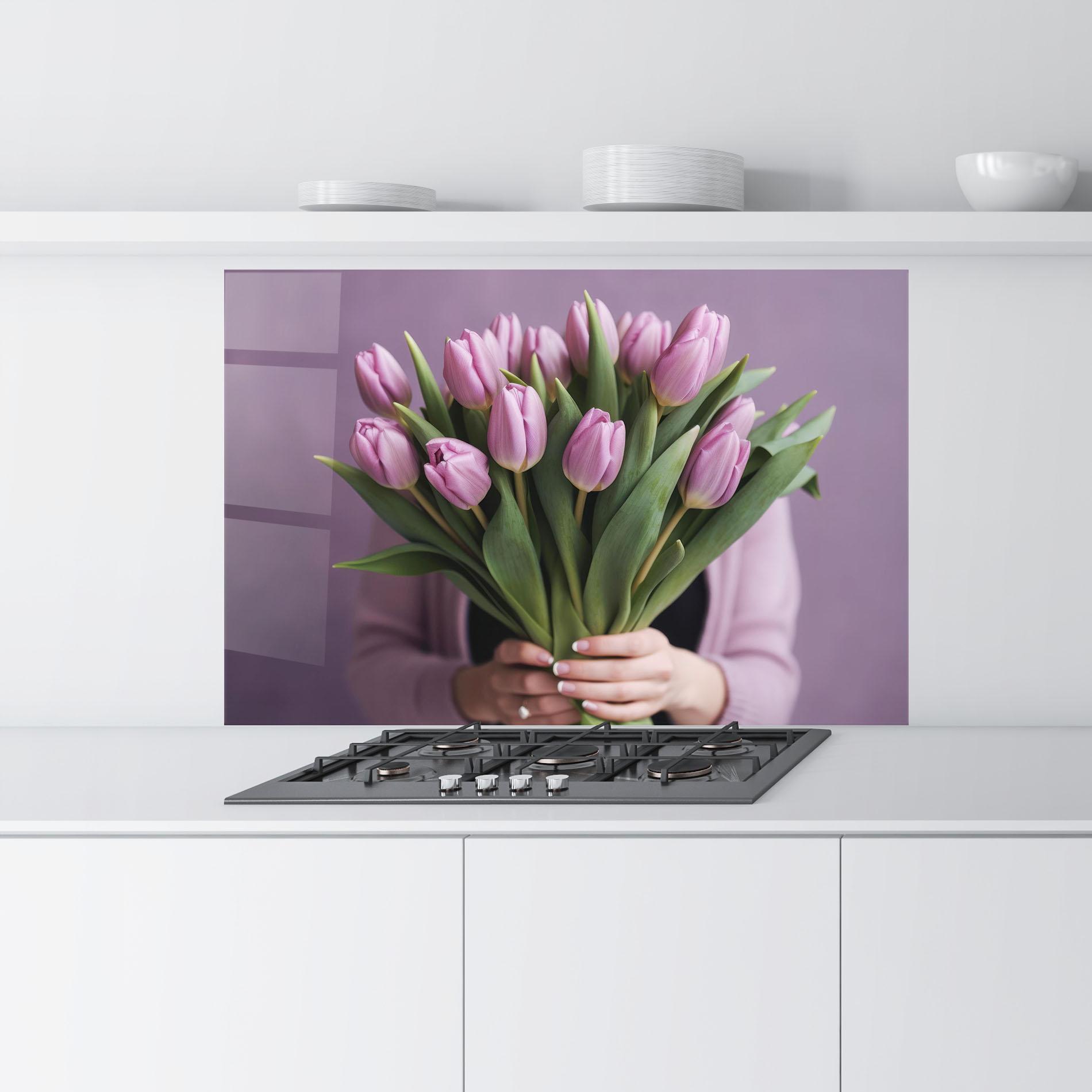 Panou Sticla Bucatarie Holding Pink Tulips mockup 9