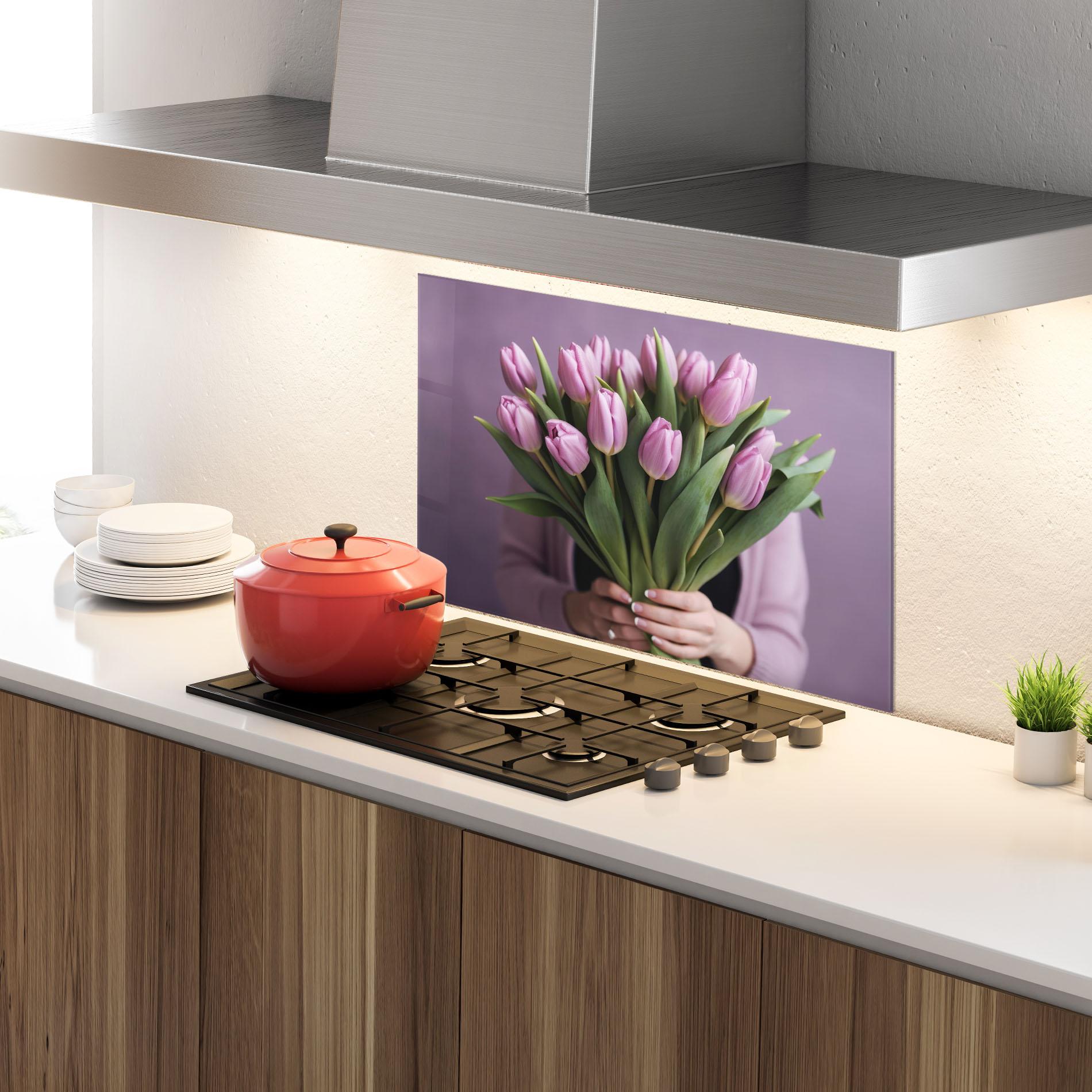 Panou Sticla Bucatarie Holding Pink Tulips mockup 4