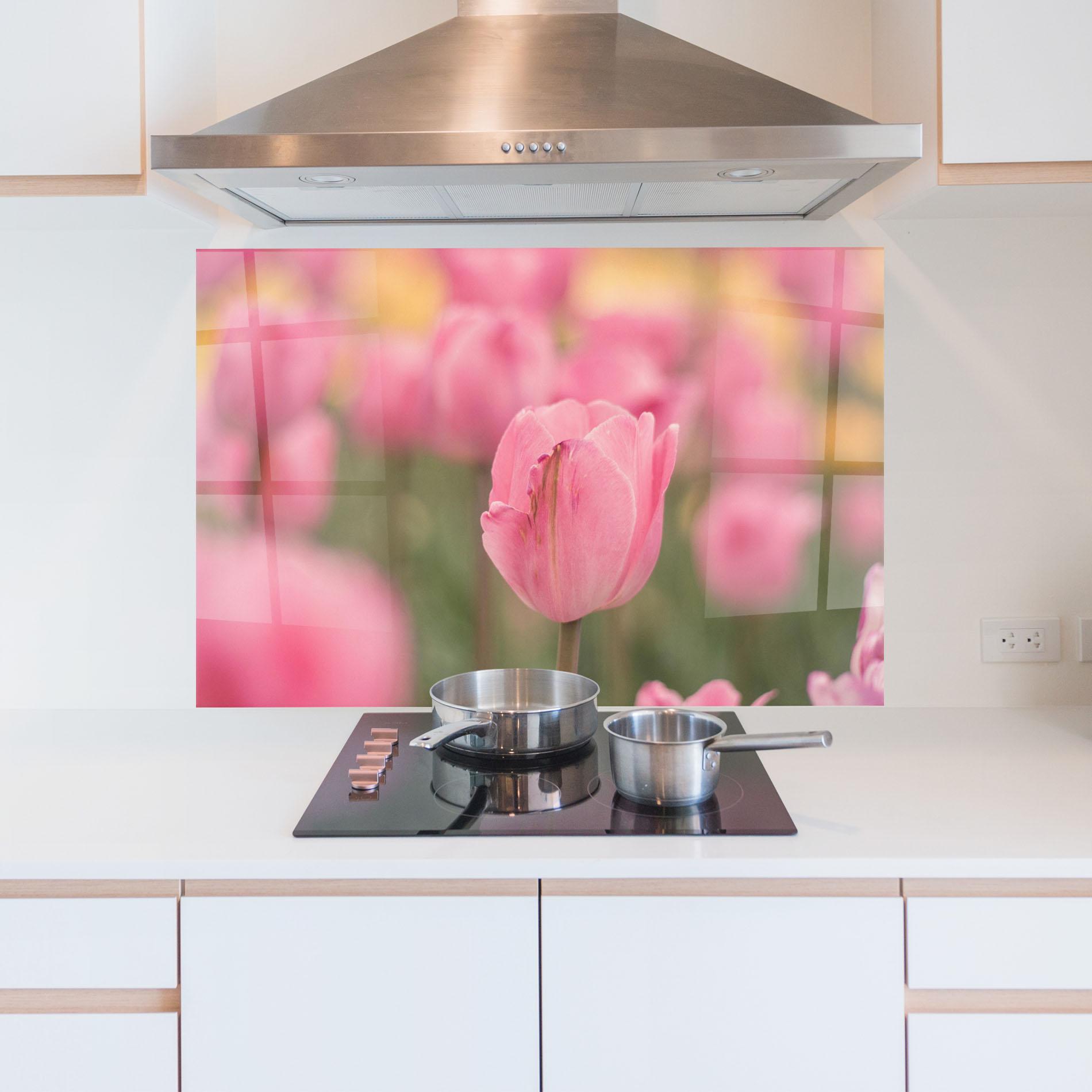 Panou Sticla Bucatarie Pastel Tulips In Garden mockup 5