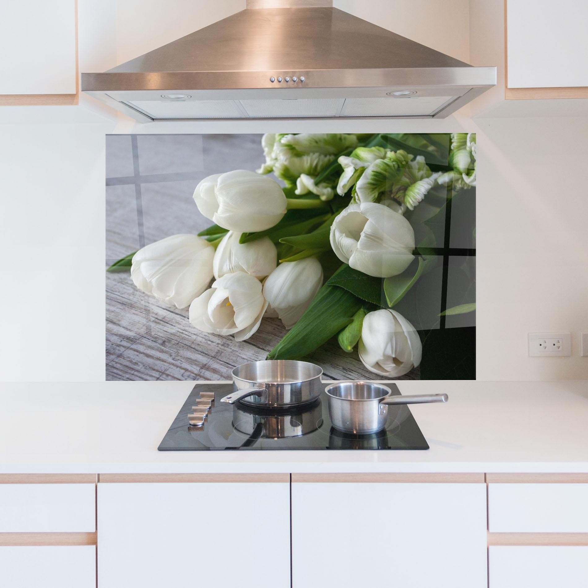 Panou Sticla Bucatarie White Tulips Bouquet mockup 5