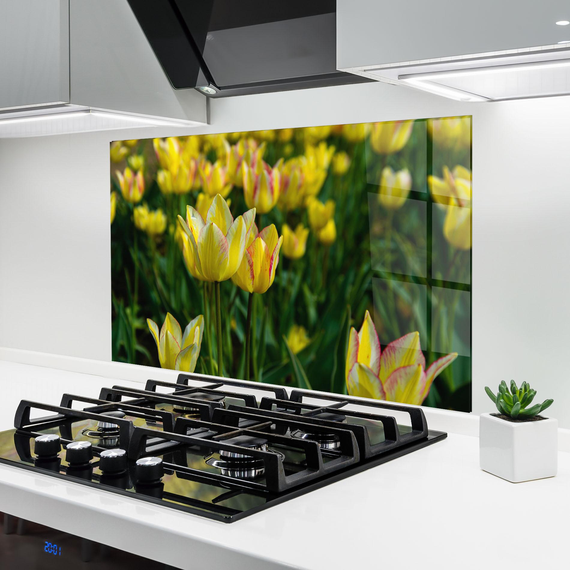 Panou Sticla Bucatarie Light Yellow Tulips mockup 6