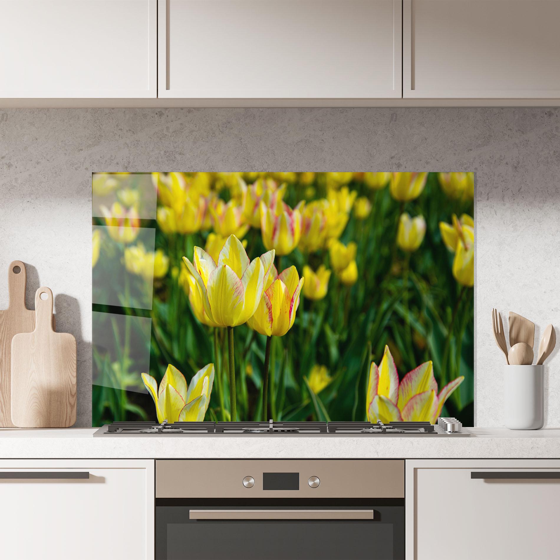 Panou Sticla Bucatarie Light Yellow Tulips mockup 7