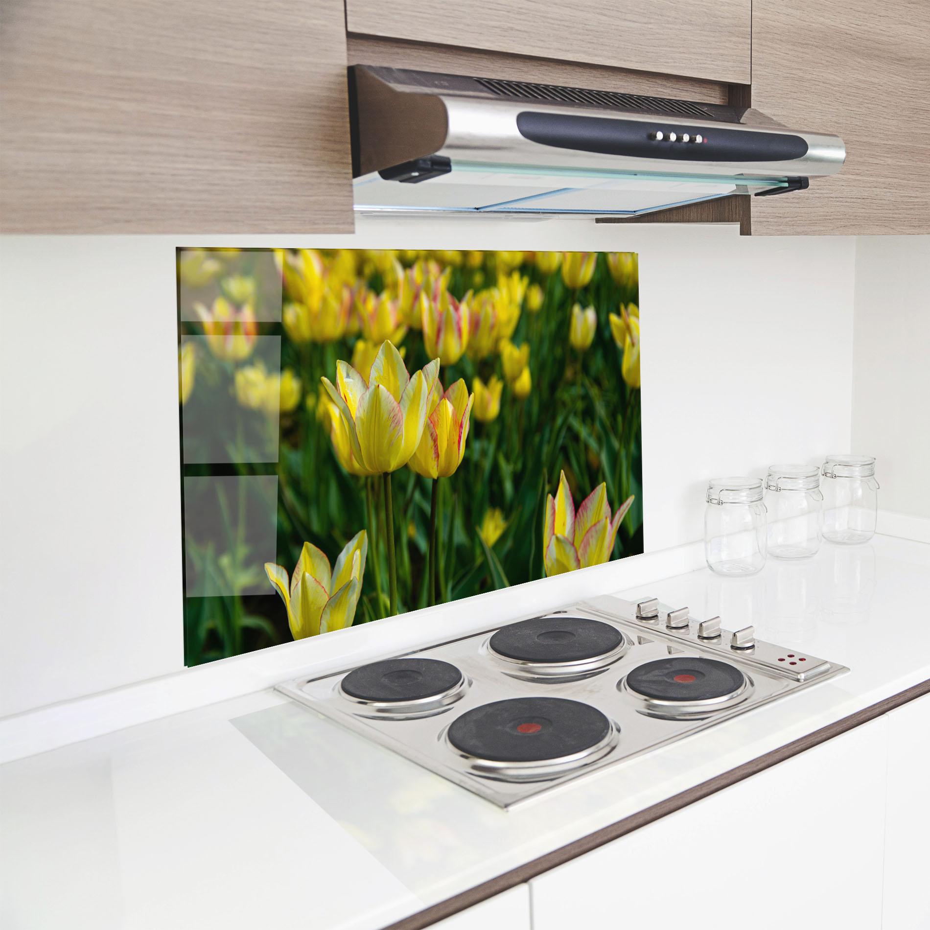 Panou Sticla Bucatarie Light Yellow Tulips mockup 8