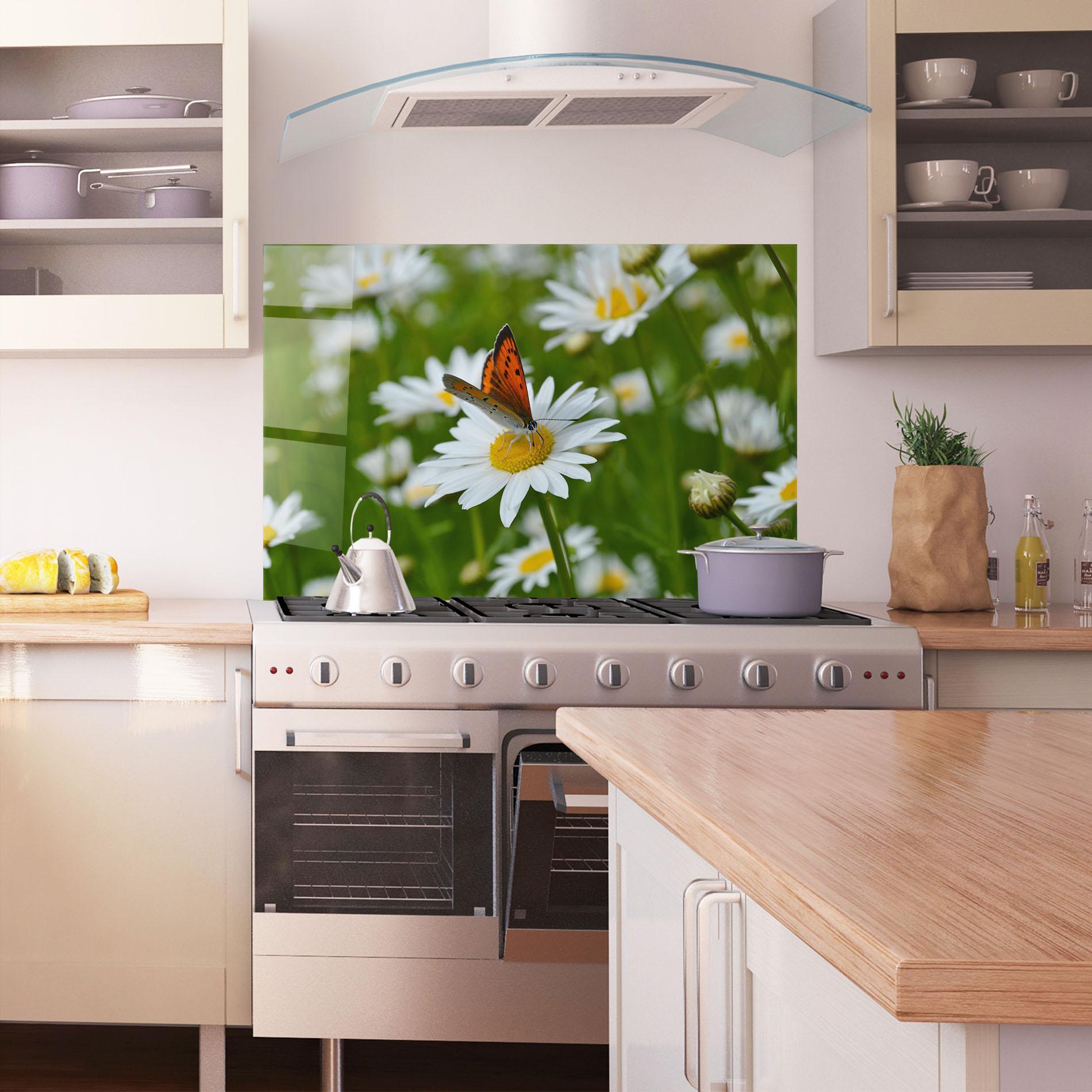 Panou Sticla Bucatarie Butterfly On Daisy mockup 1