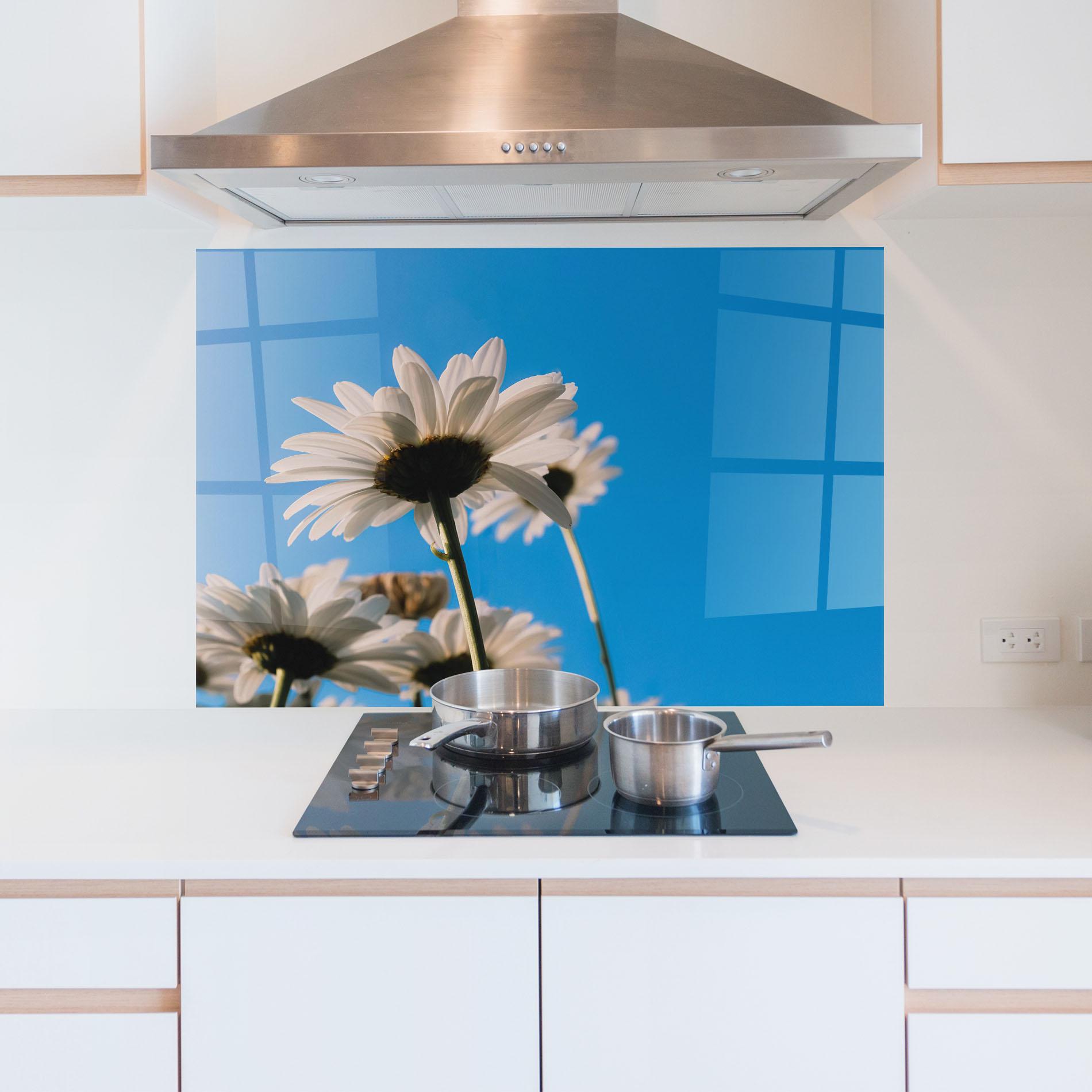 Panou Sticla Bucatarie Blue Sky Daisy mockup 5